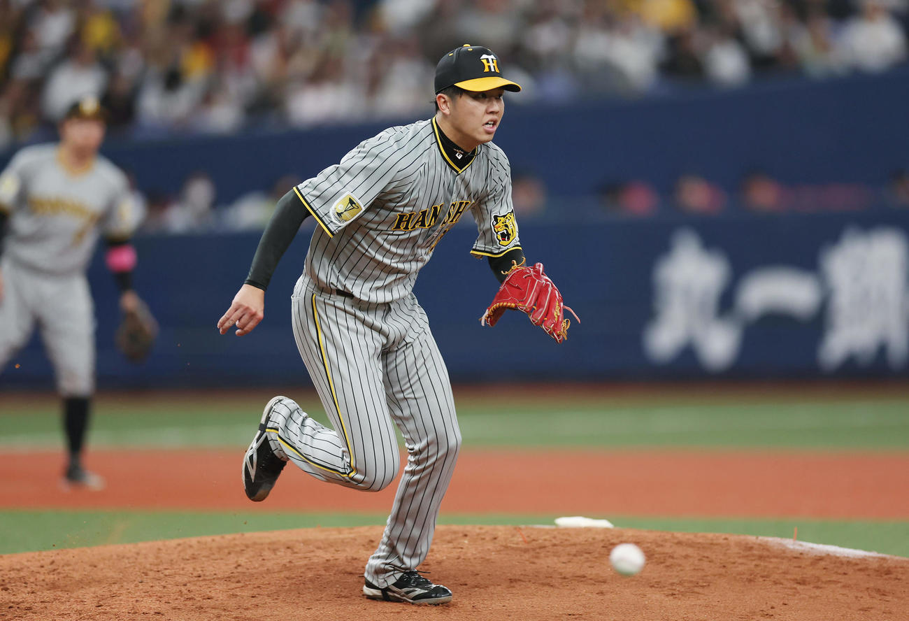オリックス対阪神　5回裏オリックス無死、福田を一ゴロに仕留める才木（撮影・前田充）