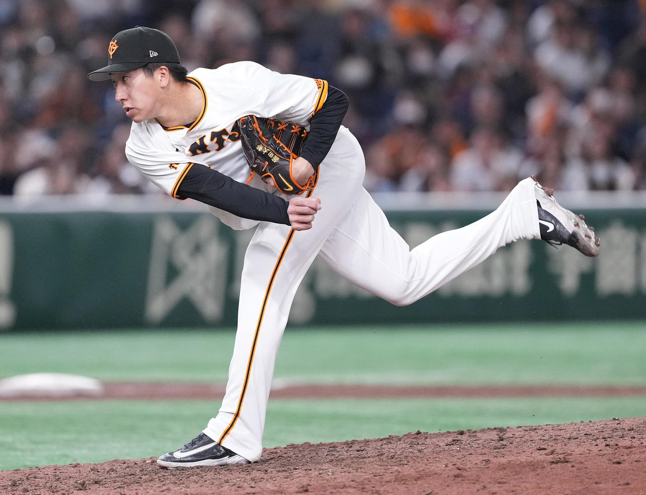 巨人対楽天　9回表から6番手で登板した巨人大勢（撮影・鈴木みどり）
