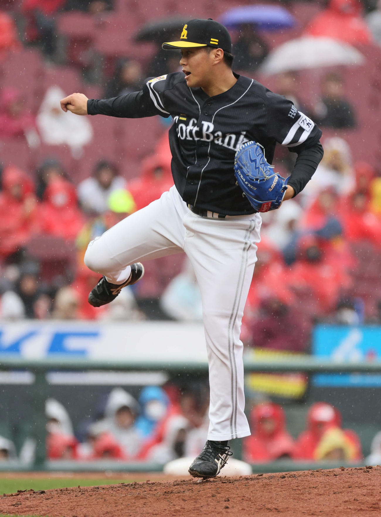 広島対ソフトバンク　4回裏広島、ソフトバンク2番手の沢柳（撮影・加藤孝規）