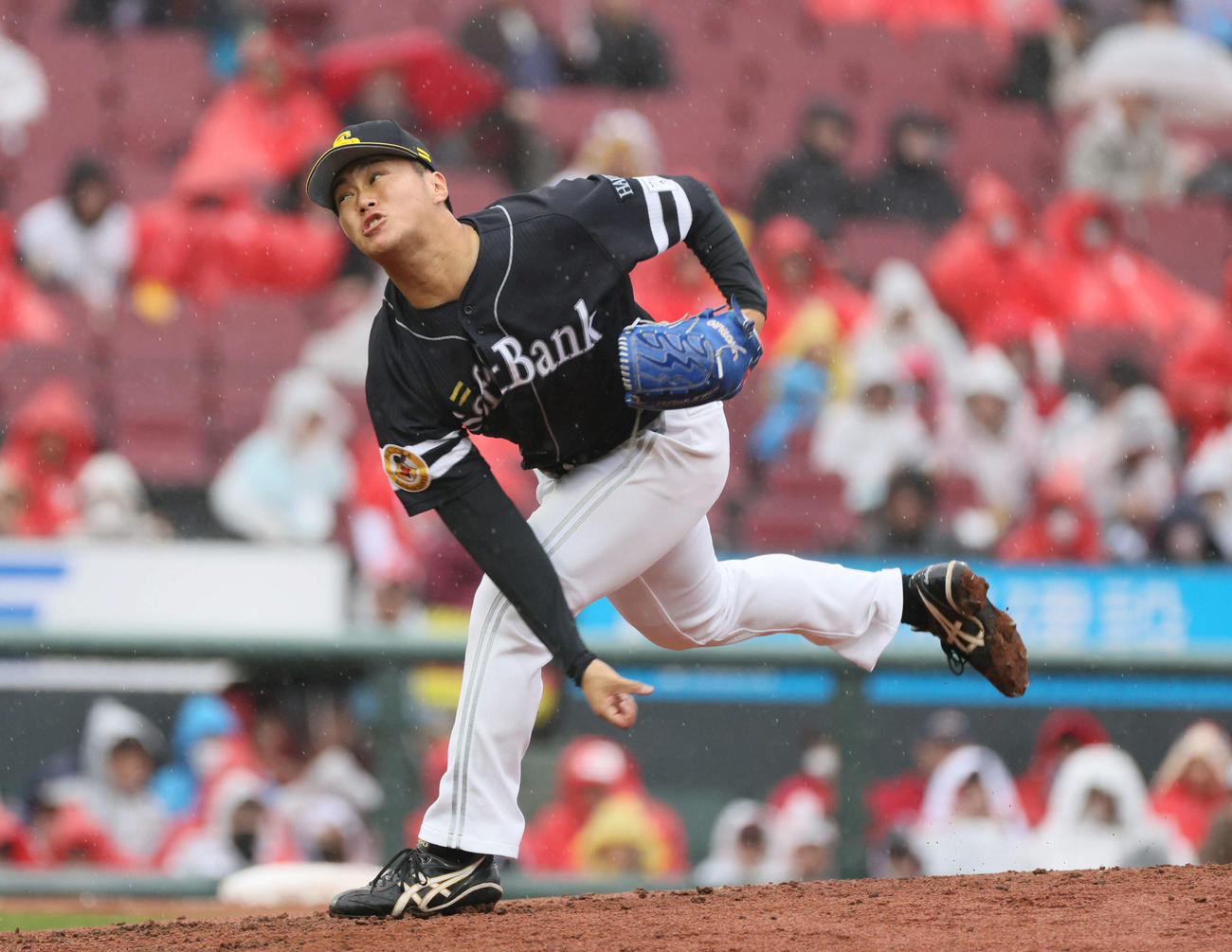 広島対ソフトバンク　4回裏広島、ソフトバンク2番手の沢柳（撮影・加藤孝規）