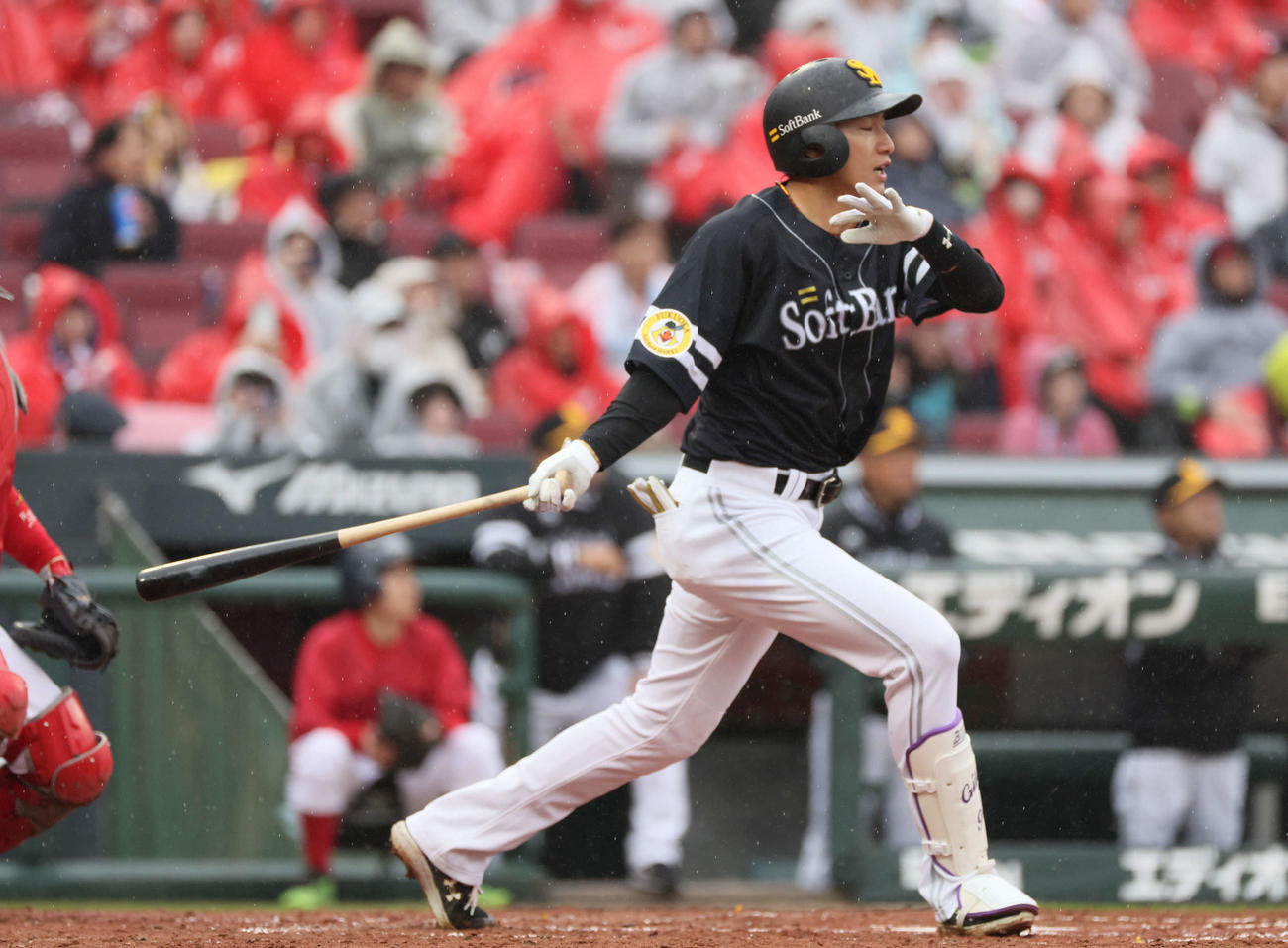 広島対ソフトバンク　4回表ソフトバンク無死、柳田は左飛（撮影・加藤孝規）
