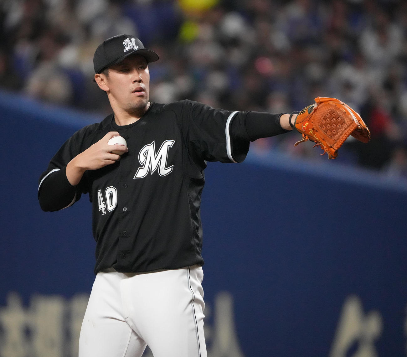 中日対ロッテ　6回裏、ロッテ2番手で登板する西村（撮影・森本幸一）