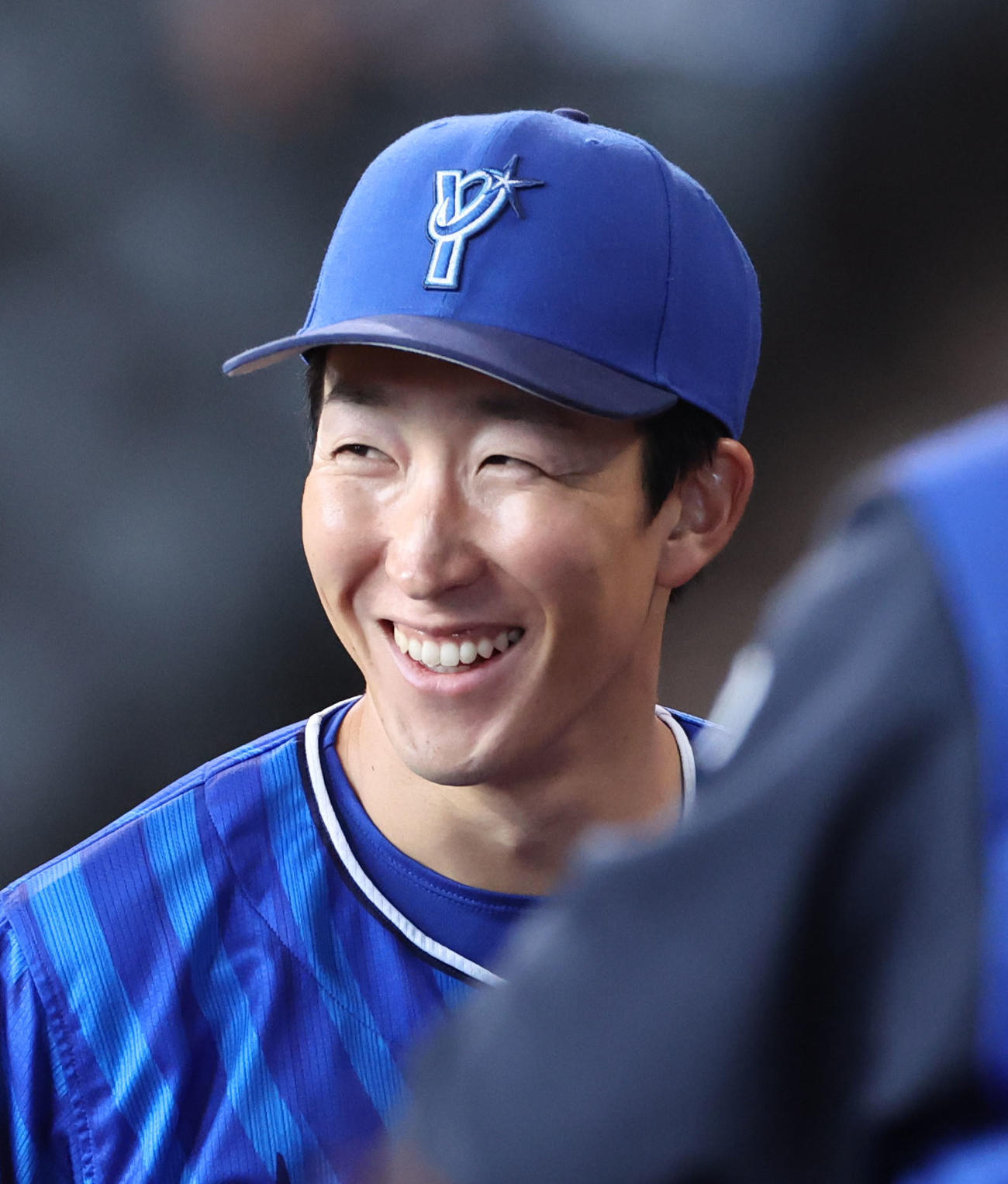 日本ハム対DeNA 3回裏を無失点に抑え笑顔でベンチに戻るDeNA大貫（撮影・佐藤翔太）