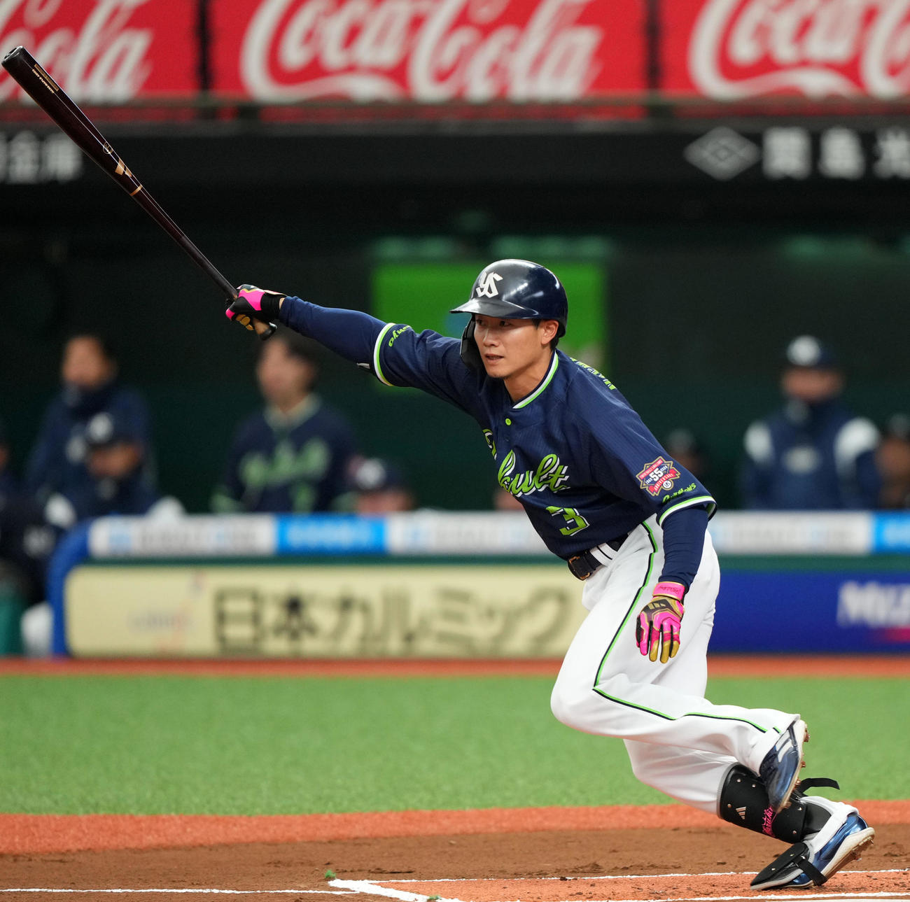 西武対ヤクルト　1回表ヤクルト無死一塁、左前打を放つ西川（撮影・横山健太）