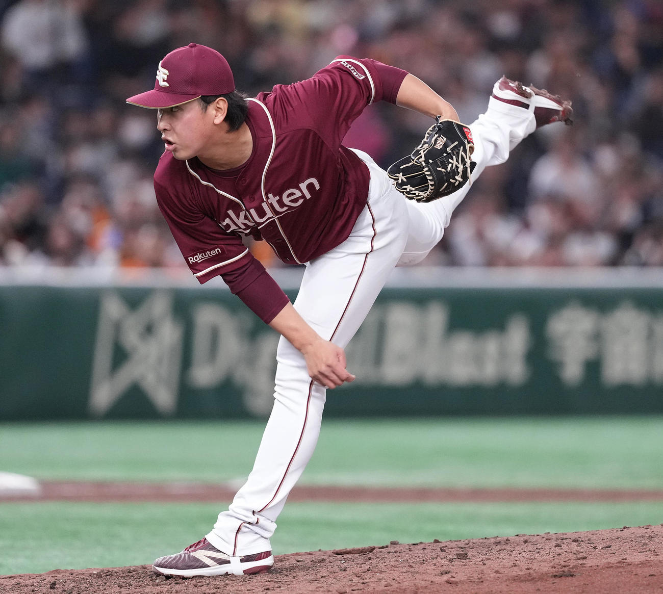 巨人対楽天　6回裏から3番手で登板した楽天藤平（撮影・鈴木みどり）