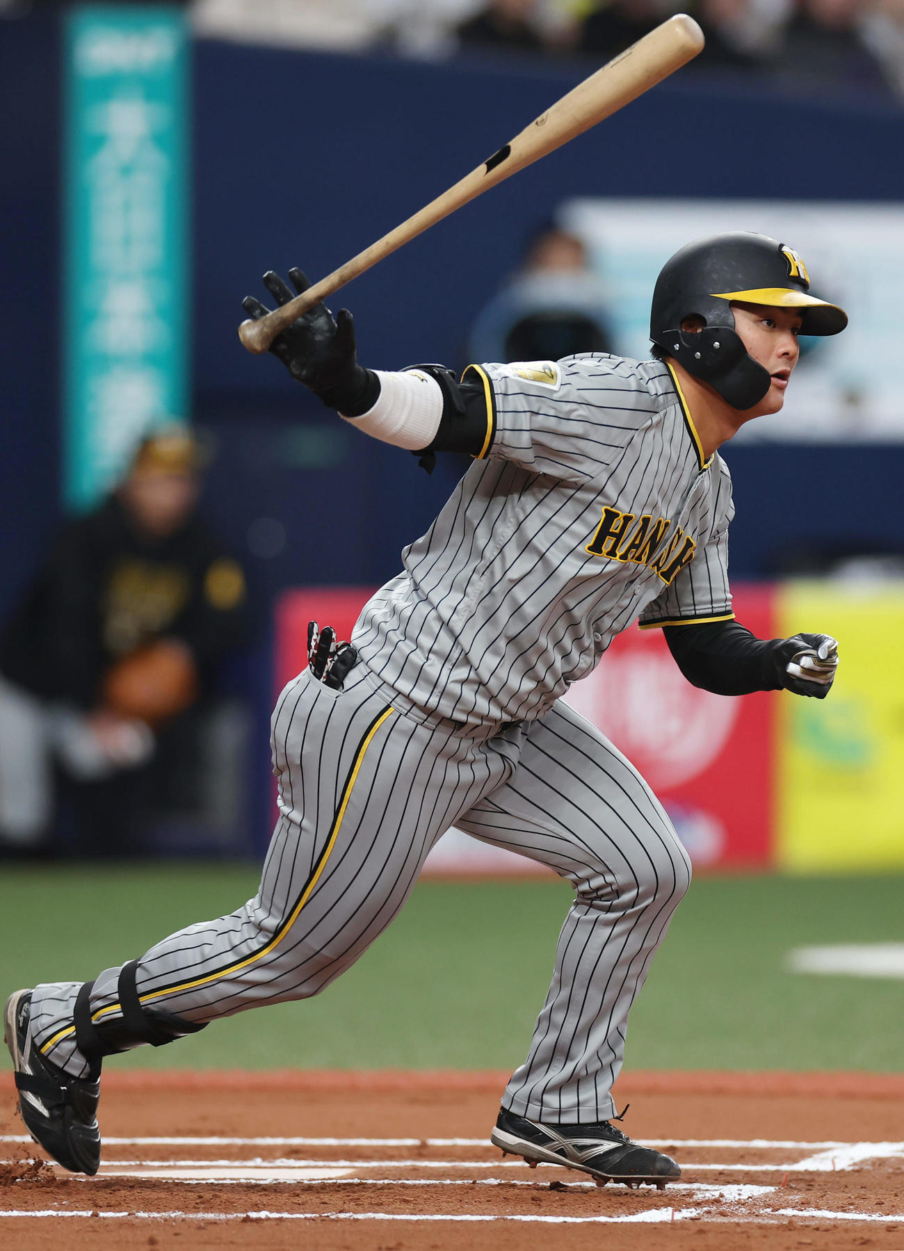 オリックス対阪神　7回表阪神1死、右翼線へ二塁打を放つ前川（撮影・前田充）