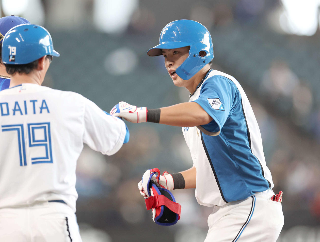 日本ハム対DeNA 5回裏日本ハム無死、中前打を放つ野村（撮影・黒川智章）