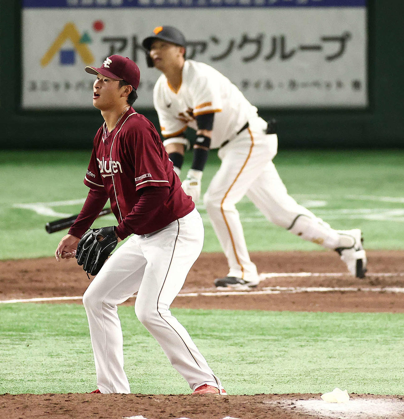 巨人対楽天　4回裏巨人1死一塁、吉川に右越え2点本塁打を浴びる内（撮影・河田真司）