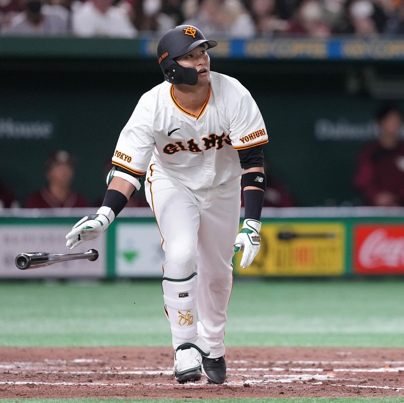 巨人対楽天　4回裏巨人1死一塁、右越え2点本塁打を放つ吉川（撮影・鈴木みどり）