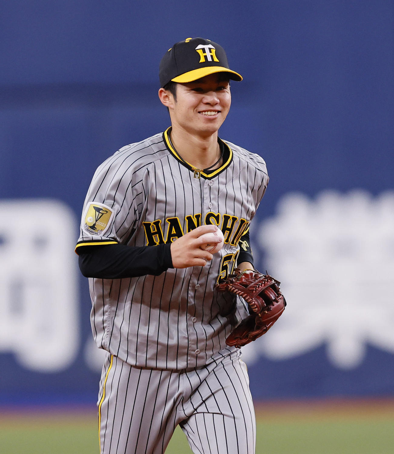 オリックス対阪神　3回裏オリックス2死、西川の二直を好捕し、笑顔を見せる中野（撮影・藤尾明華）