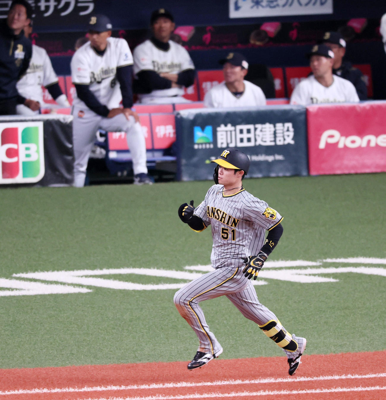 オリックス対阪神　5回表阪神1死一塁、中野は右適時二塁打を放つ（撮影・加藤哉）