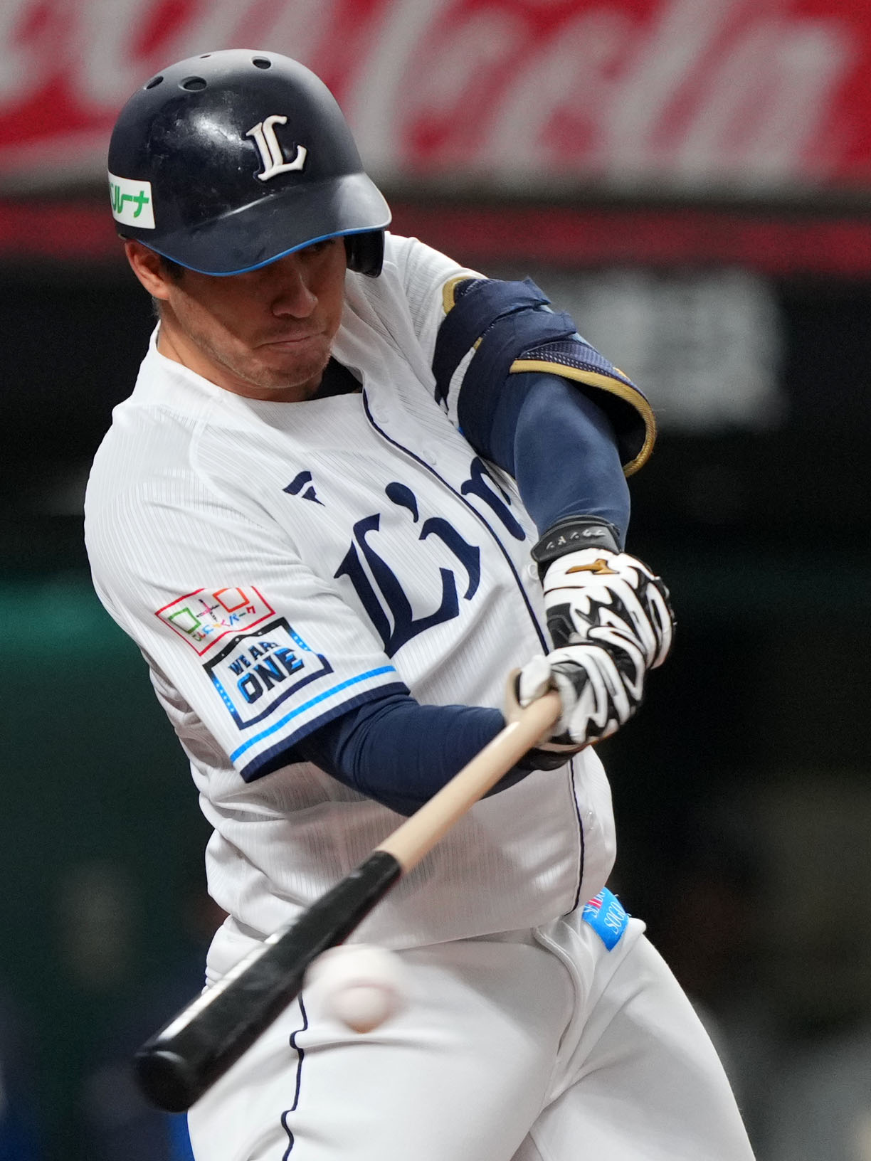 西武対ヤクルト　7回裏西武無死、右前打を放つブランドン（撮影・横山健太）
