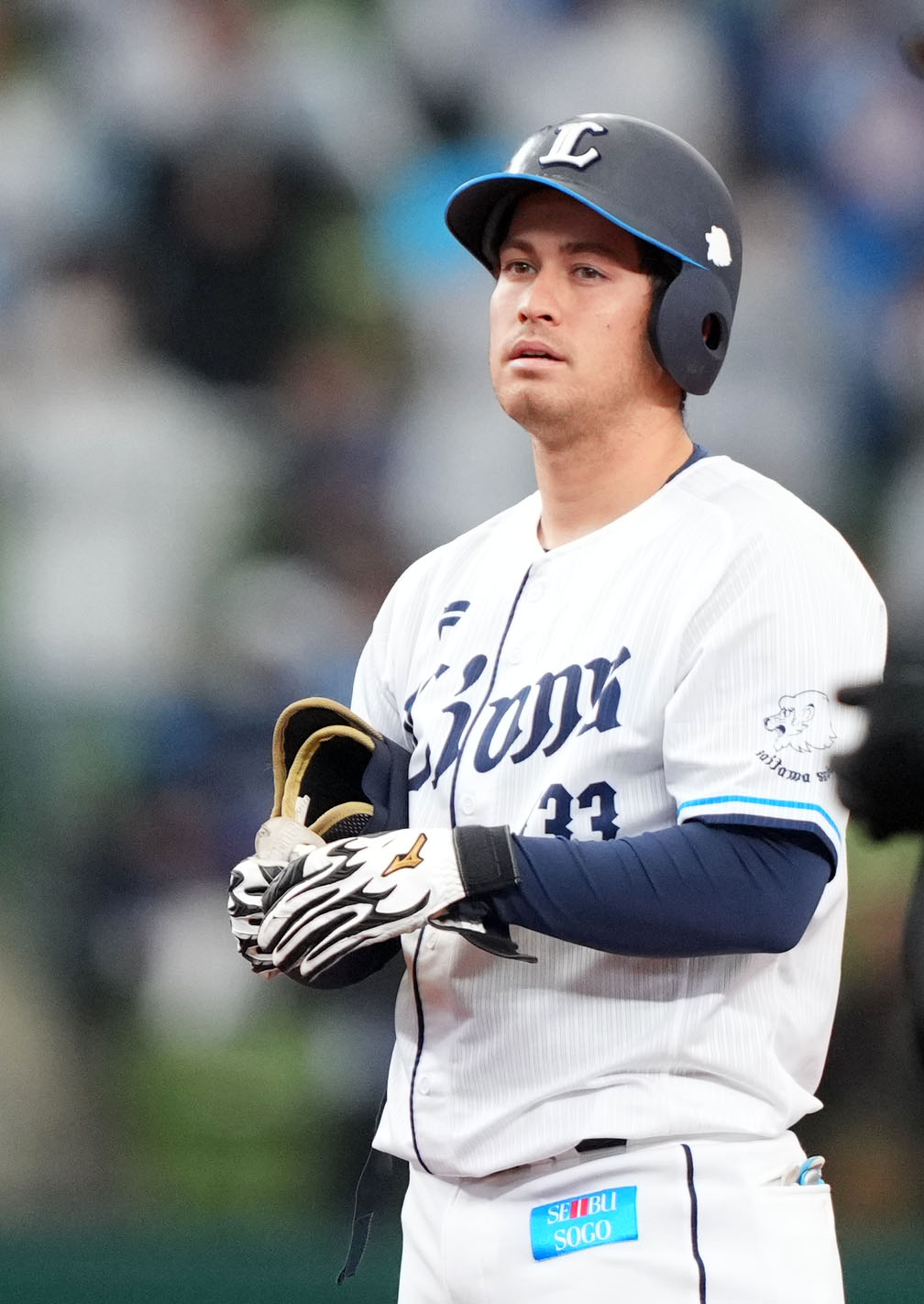西武対ヤクルト　2回裏西武1死一塁、左中間へ適時二塁打を放ったブランドン（撮影・横山健太）