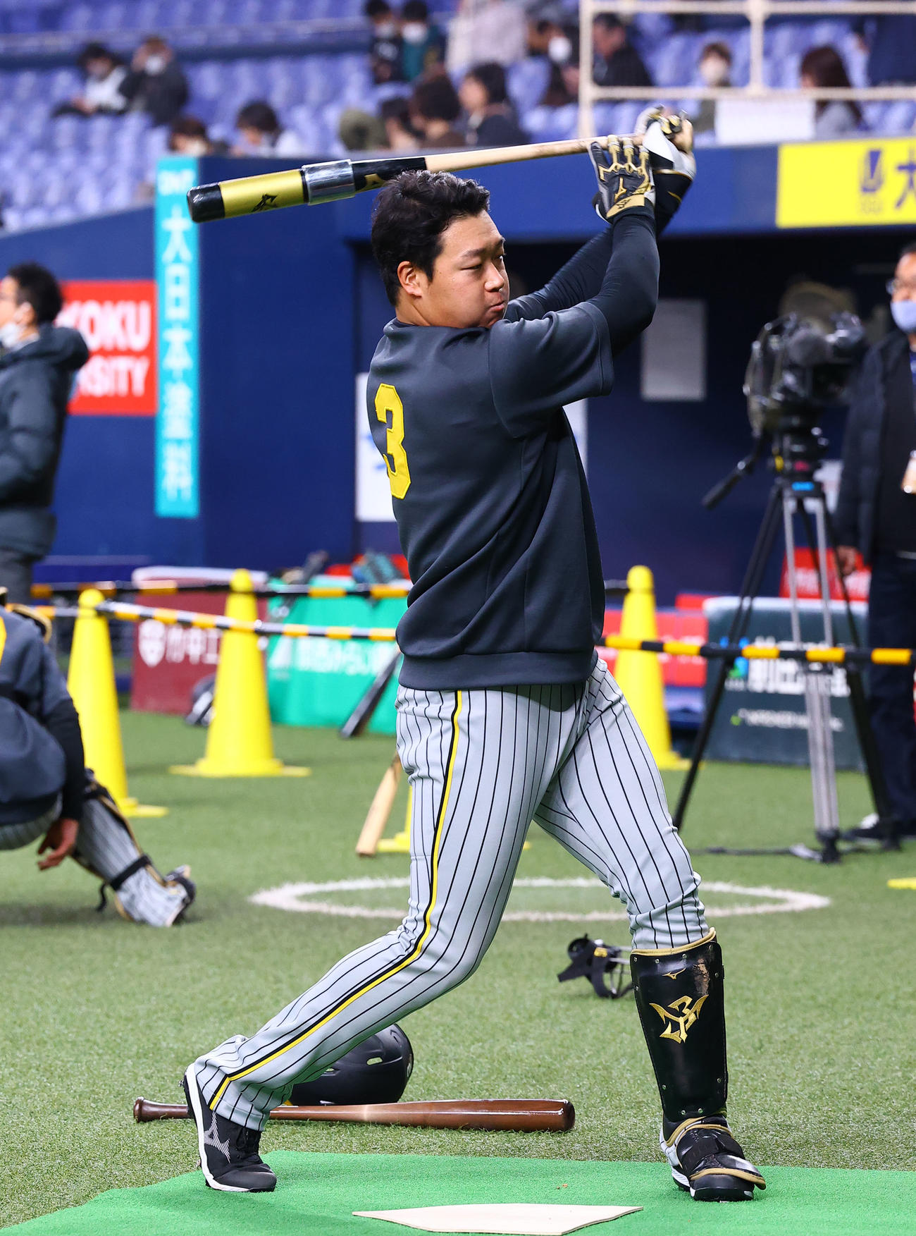 オリックス対阪神　打撃練習する阪神大山（撮影・藤尾明華）