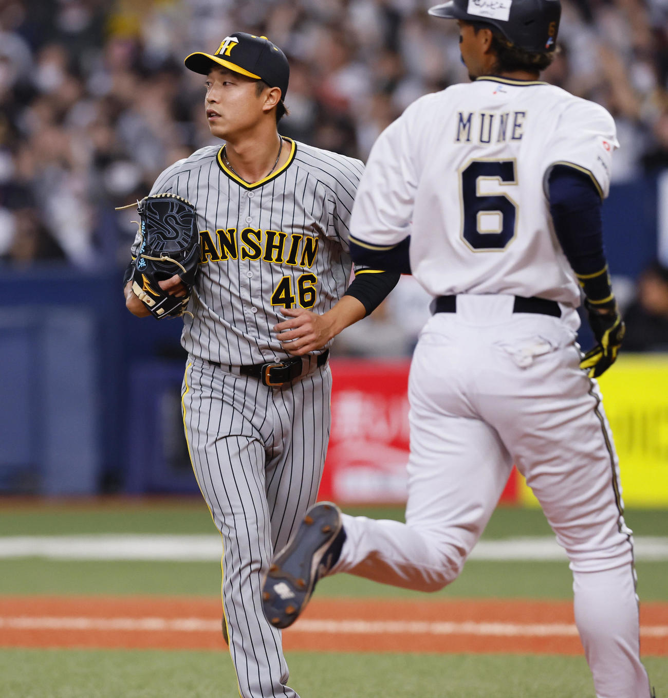 オリックス対阪神　7回裏オリックス1死一、三塁、セデーニョに中前適時打を許した島本（撮影・藤尾明華）