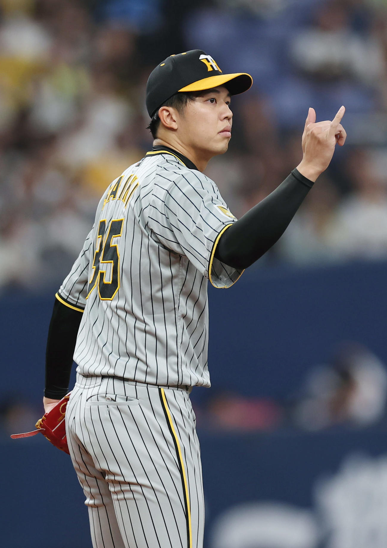 オリックス対阪神　3回裏オリックス2死、味方に声を掛ける才木（撮影・前田充）