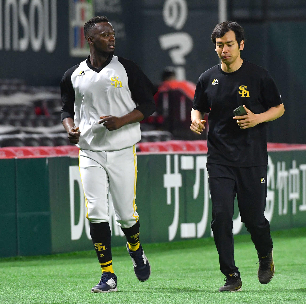 ランニングを行うモイネロ（撮影・岩下翔太）
