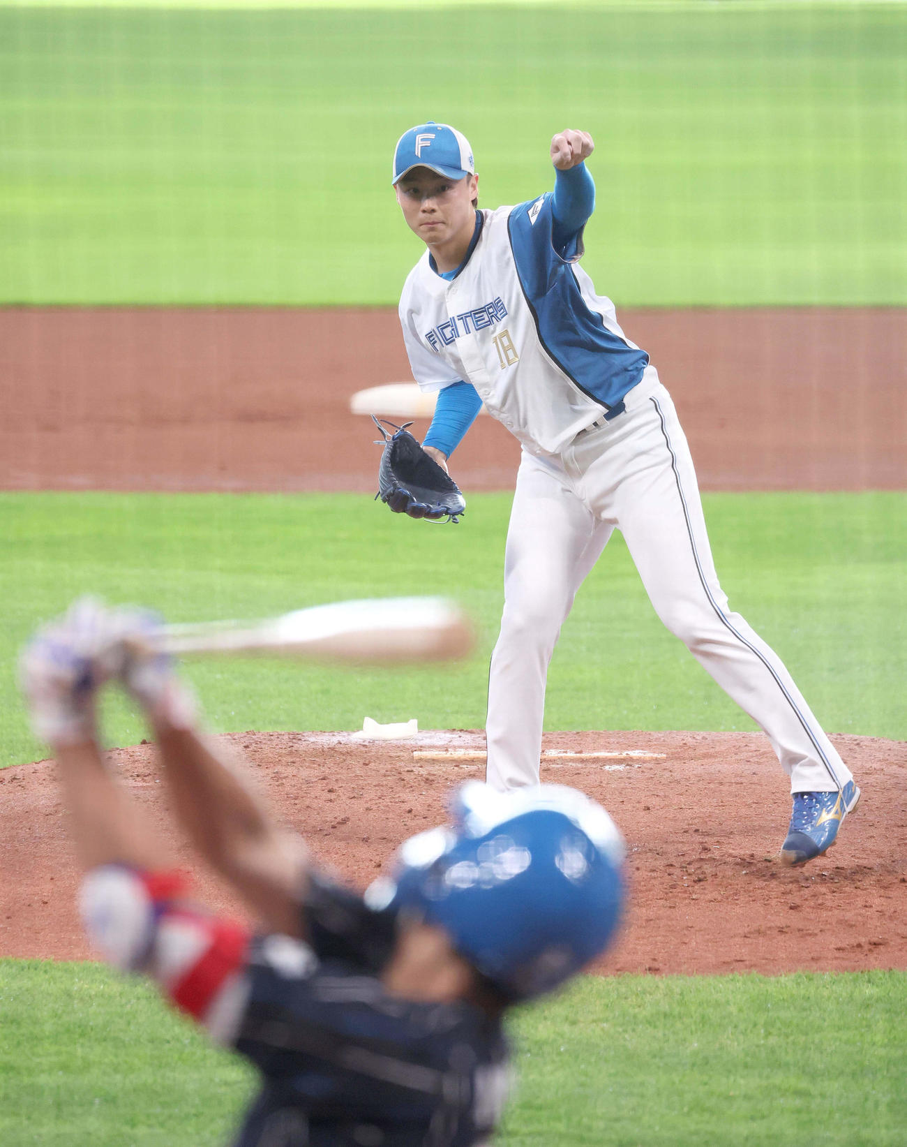実戦形式で野村と対戦する日本ハム山崎（撮影・黒川智章）