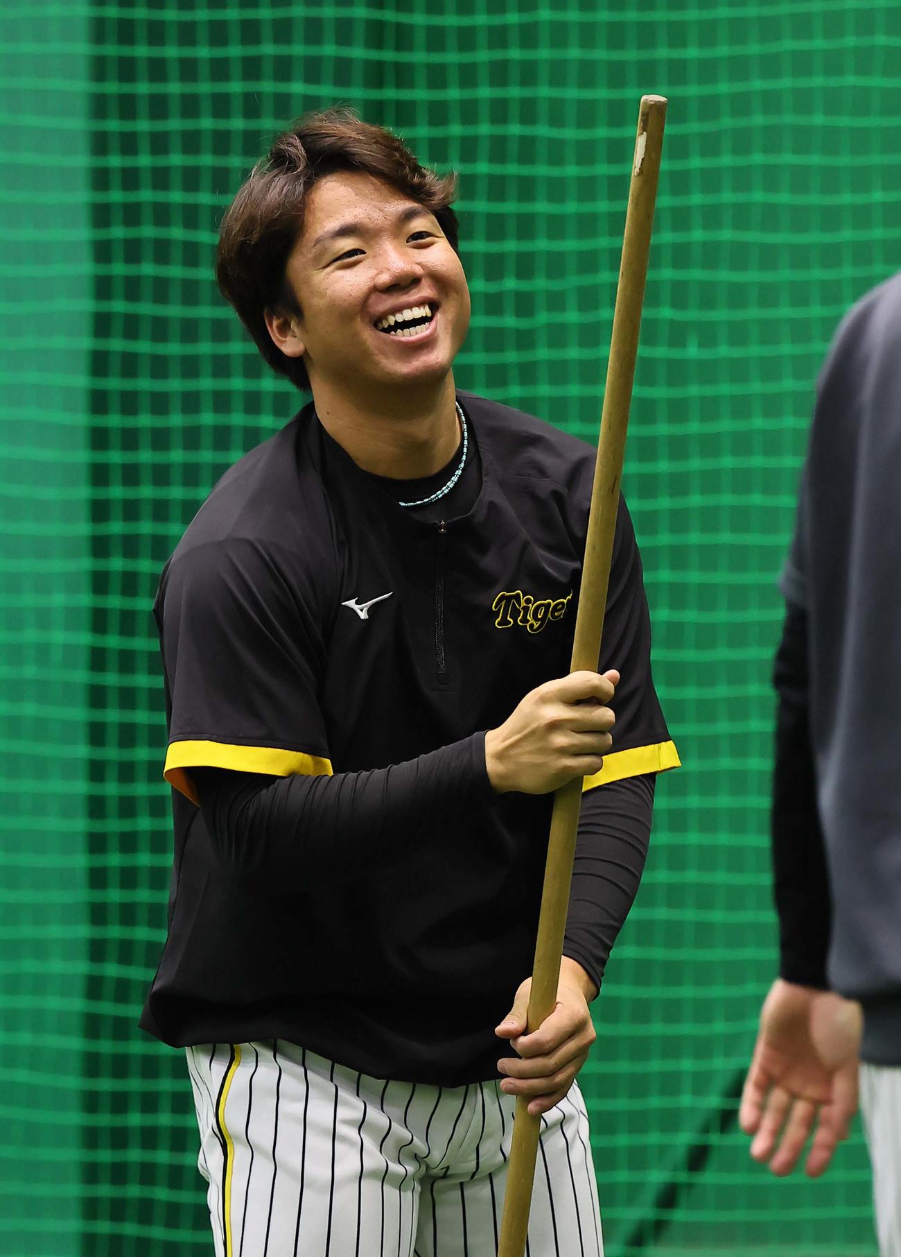 笑顔を見せる村上（撮影・上田博志）