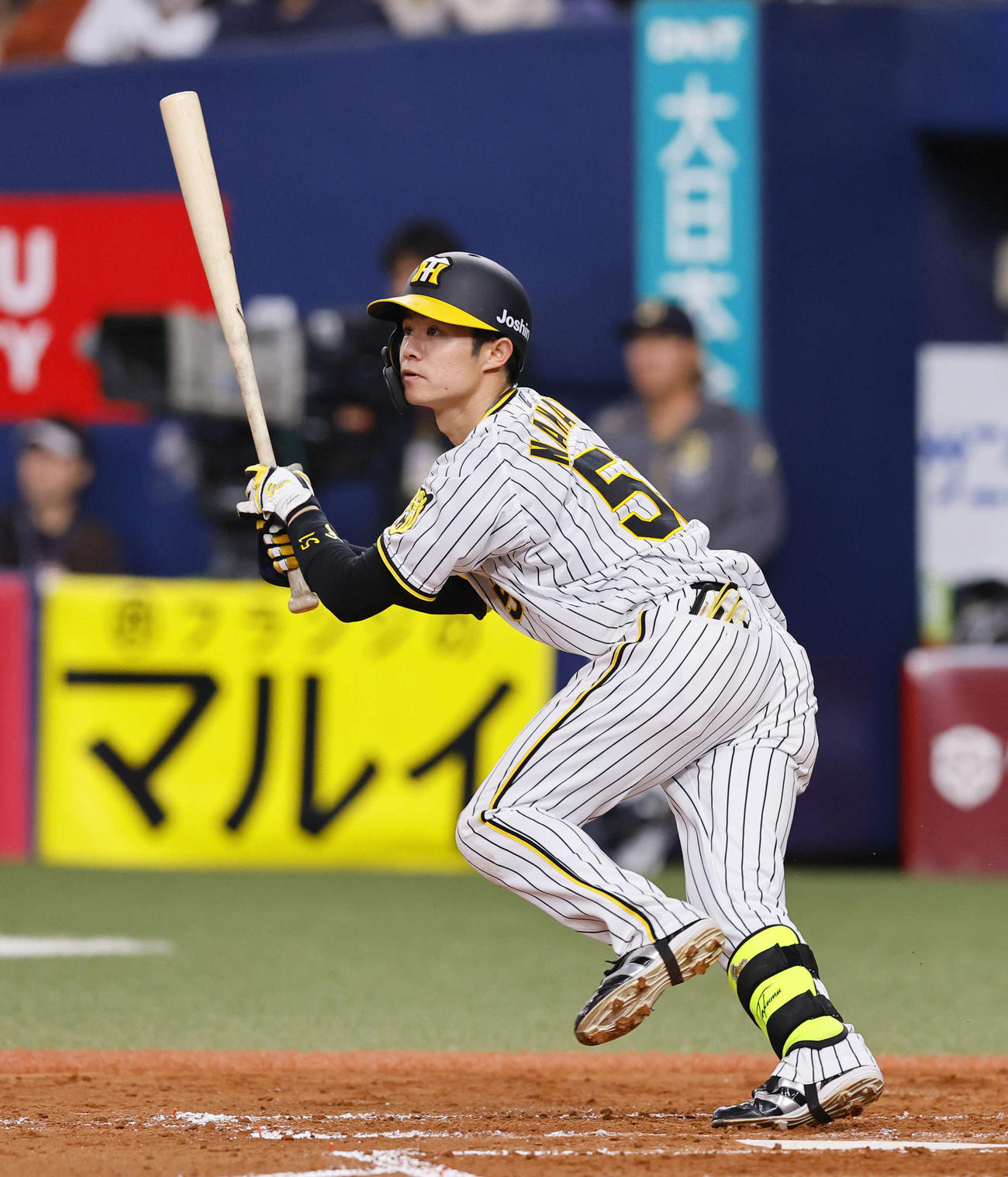 23日、オリックス対阪神　5回裏阪神1死一、二塁、中野は左前打を放つ