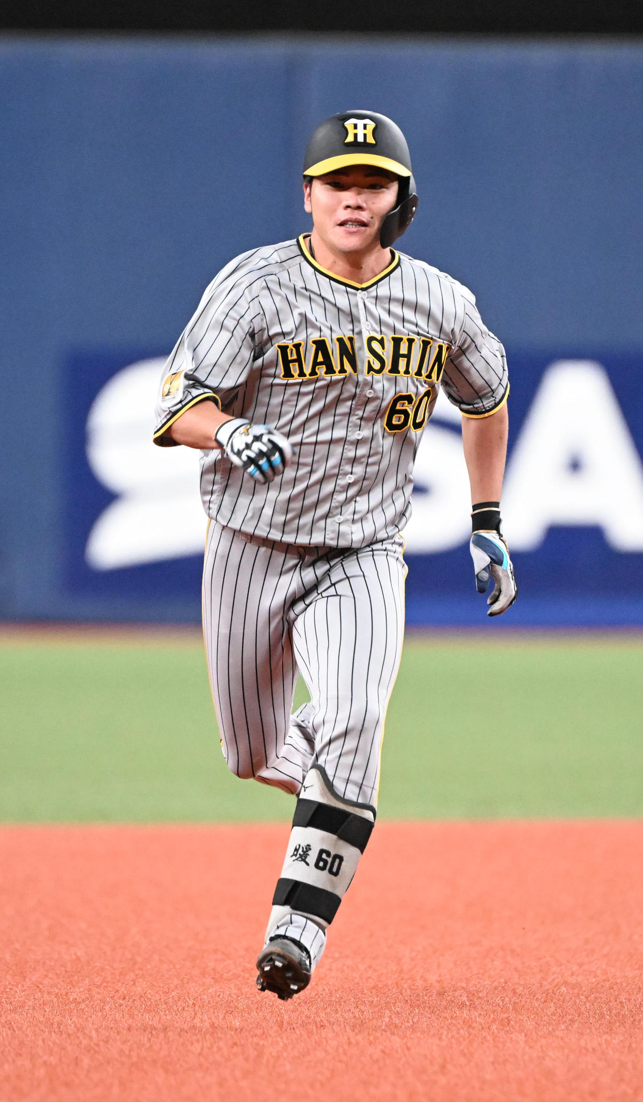 オリックス対阪神　9回表阪神2死一塁、左中間に適時打（ランホーかも？）を放つ小野寺（撮影・和賀正仁）