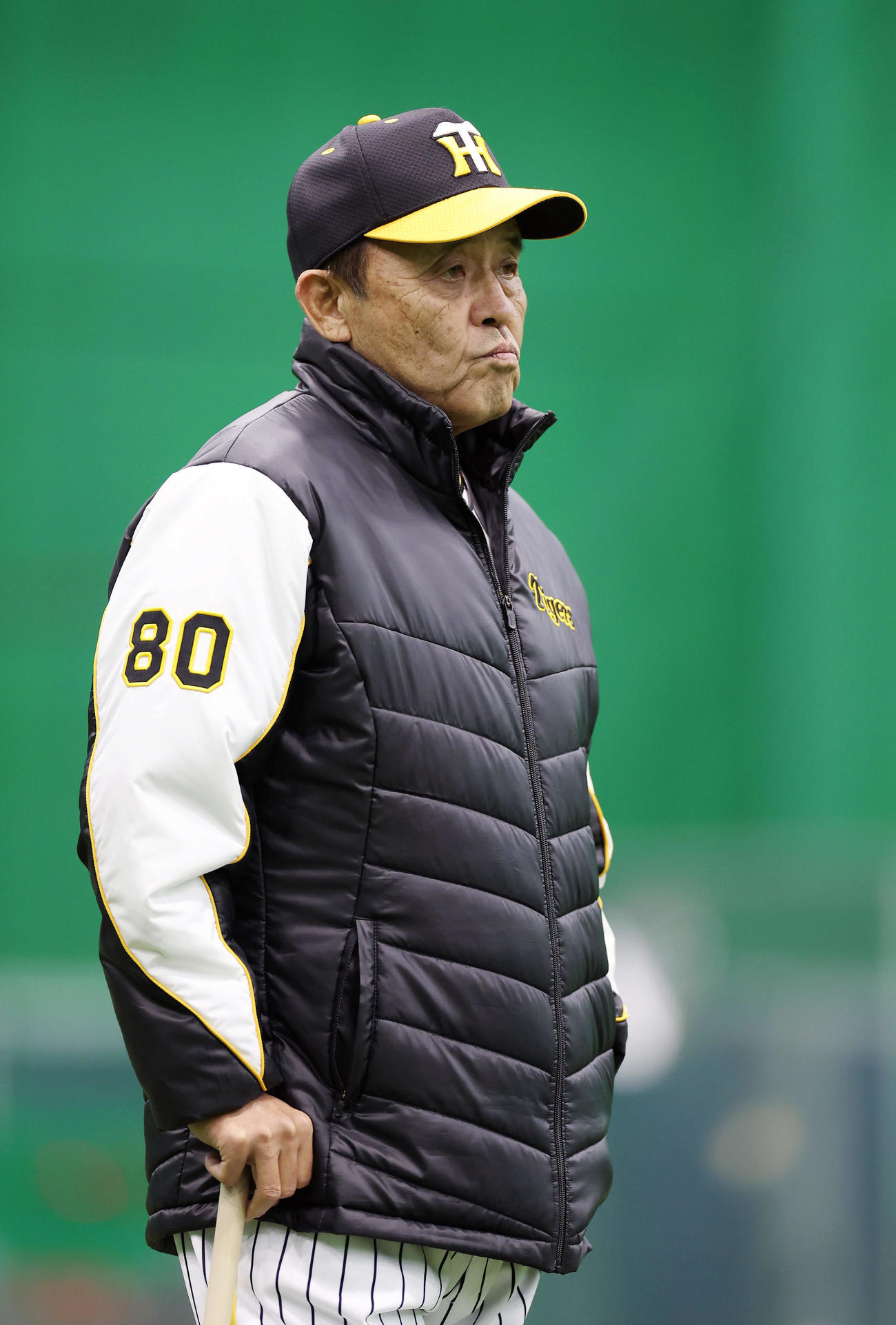 練習を見守る阪神岡田監督（撮影・前田充）