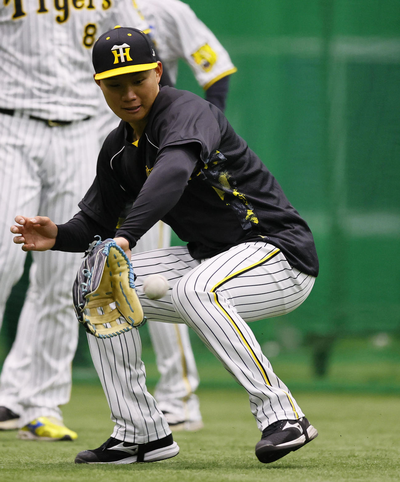 ノックを受ける阪神森下（撮影・藤尾明華）