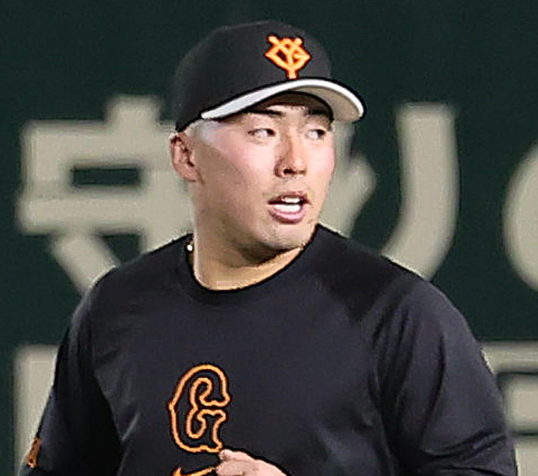 調整する巨人浅野（撮影・足立雅史）