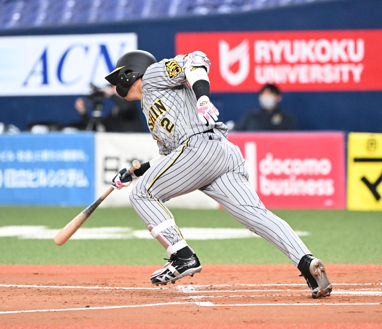 オリックス対阪神　4回表阪神1死三塁、中前適時打を放つ梅野（撮影・和賀正仁）