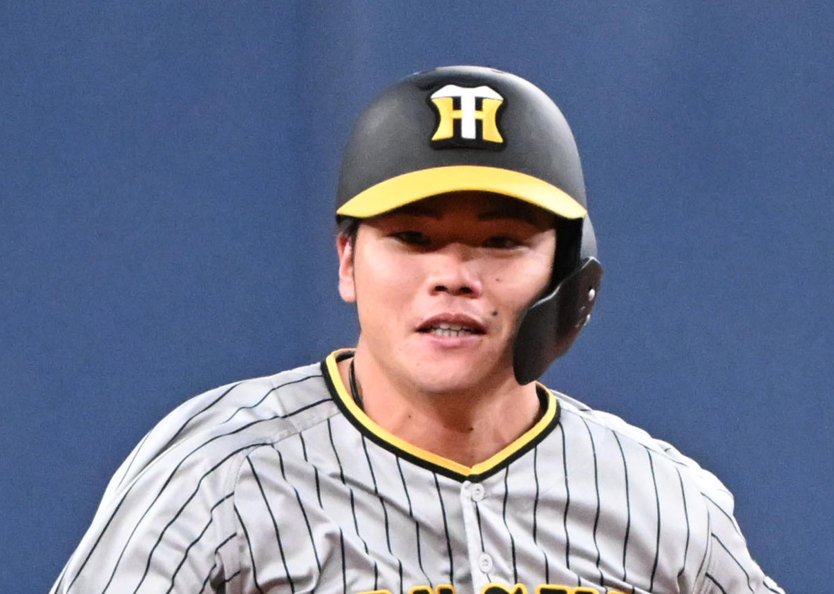 オリックス対阪神　9回表阪神2死一塁、左中間に適時打（ランホーかも？）を放つ小野寺（撮影・和賀正仁）