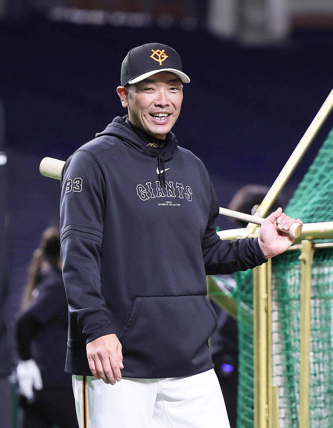 練習を終え、笑顔を見せる巨人阿部監督（撮影・足立雅史）