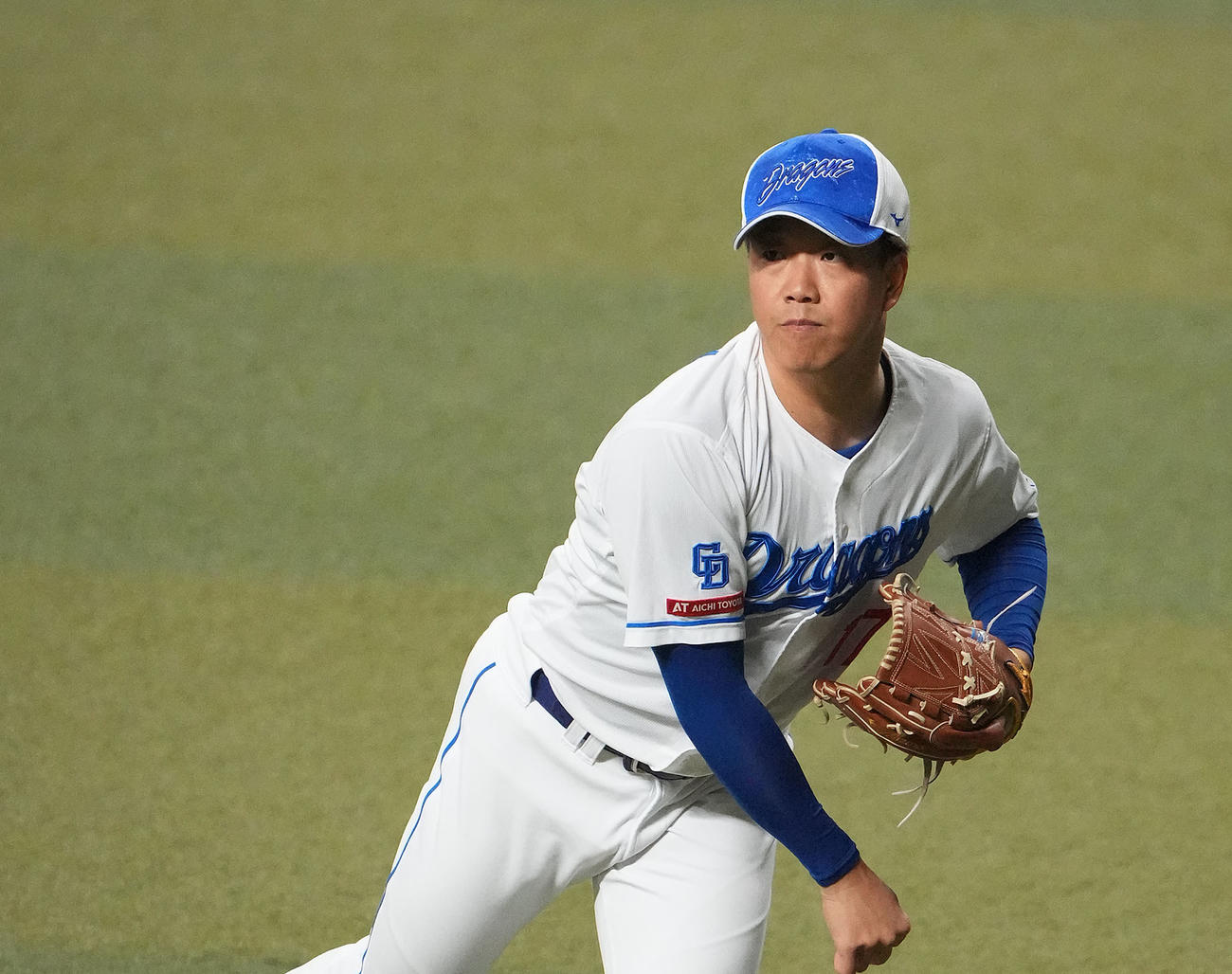 キャッチボールをする柳（撮影・森本幸一）