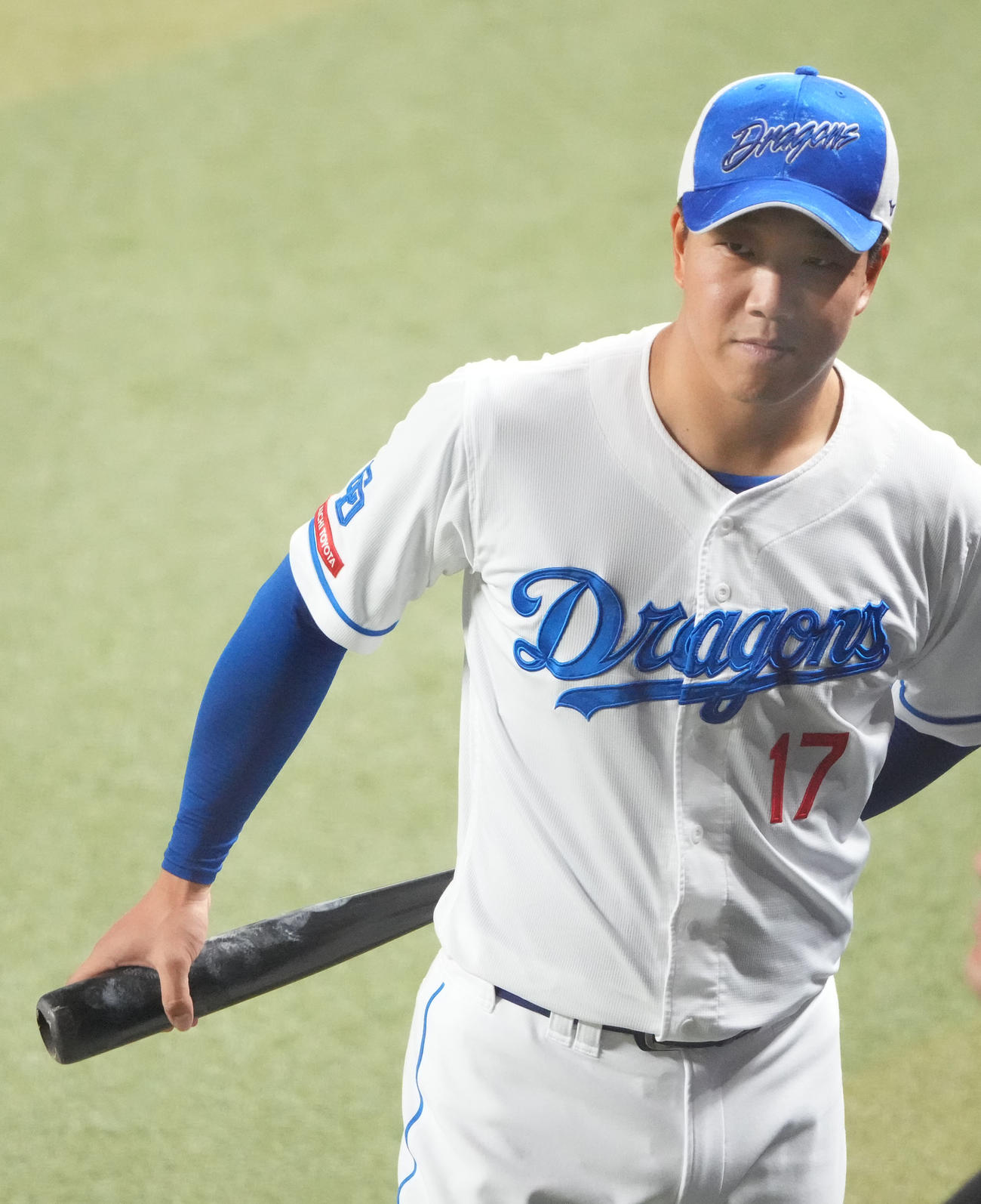 練習を終え取材に応じる柳（撮影・森本幸一）