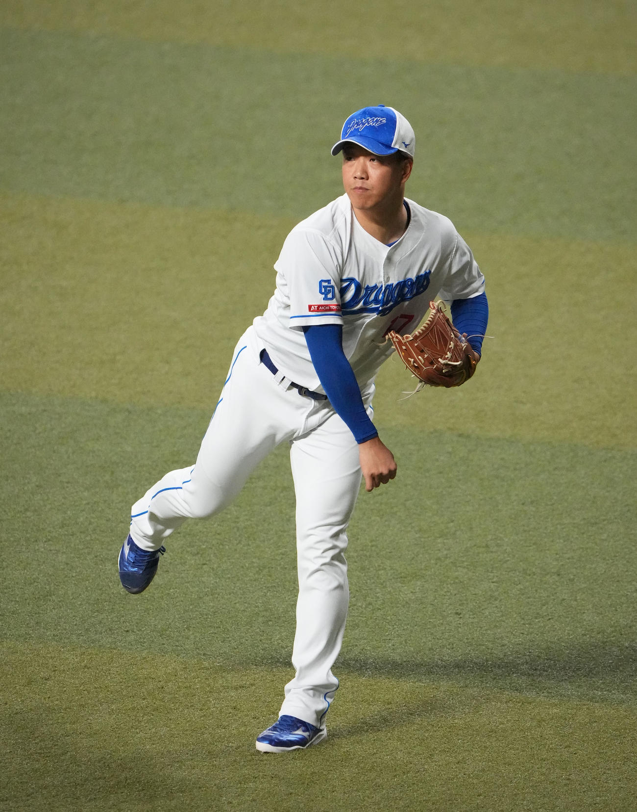 キャッチボールをする柳（撮影・森本幸一）