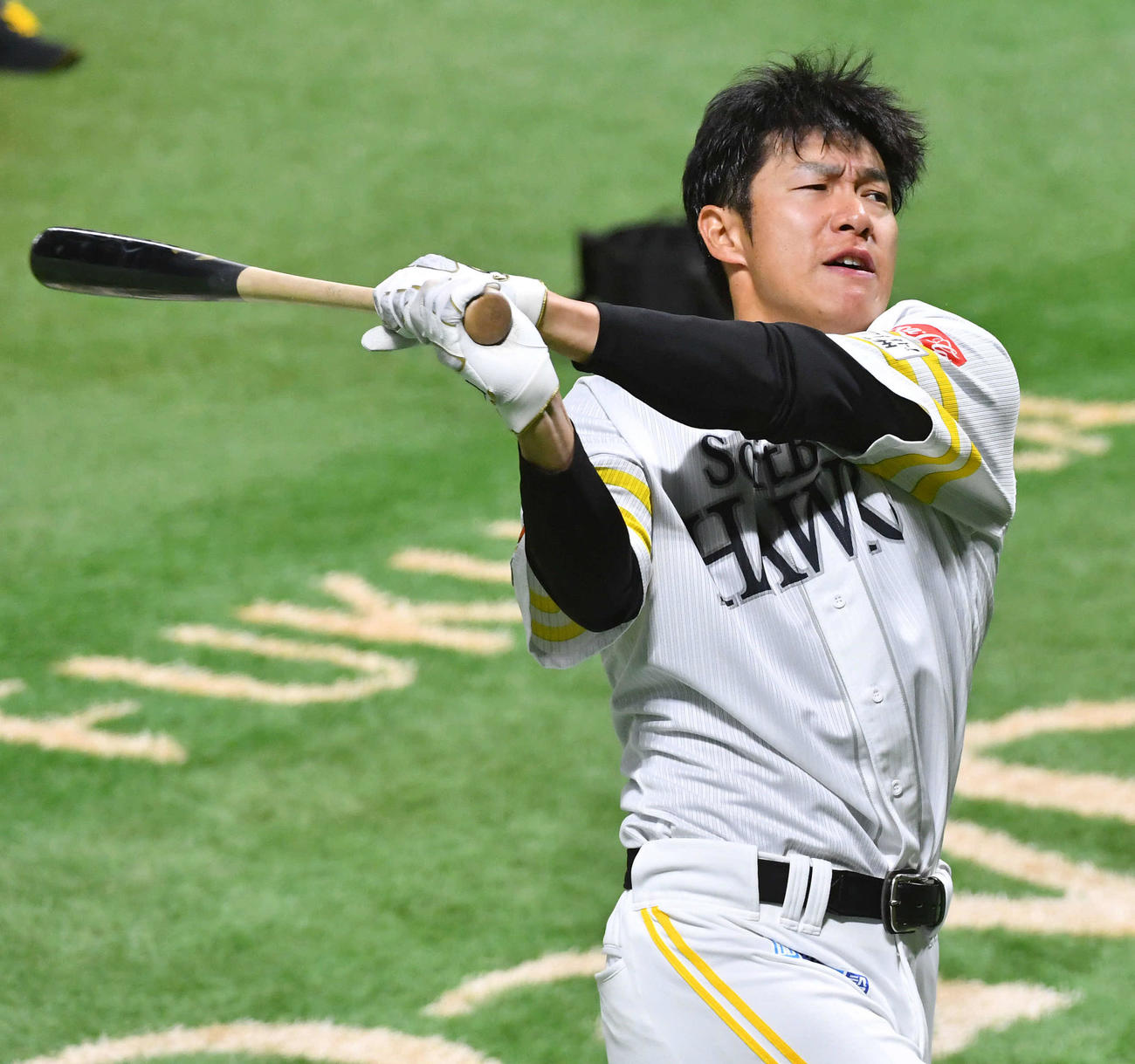 打撃練習を行う柳田（撮影・岩下翔太）