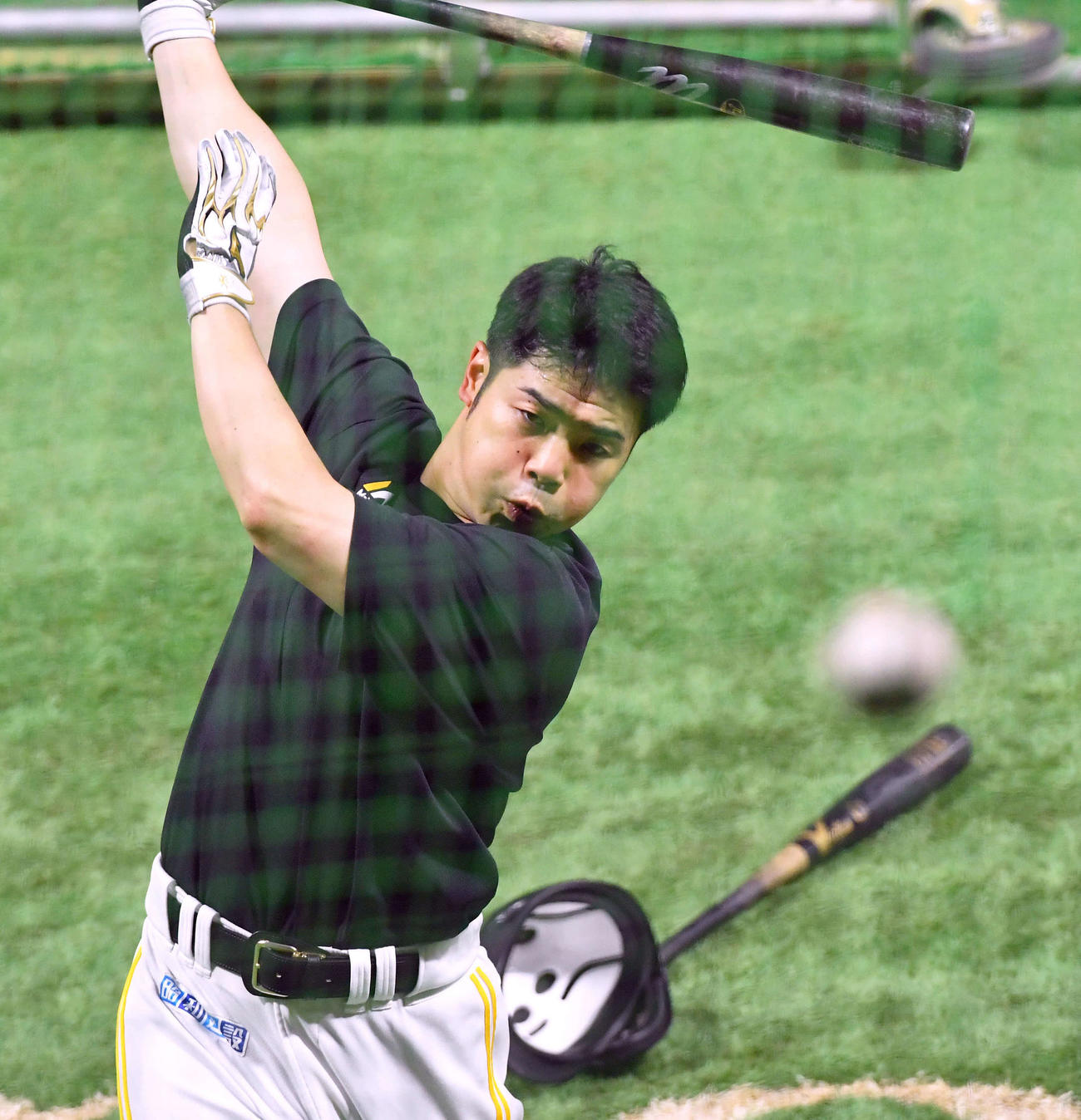 打撃練習を行う近藤（撮影・岩下翔太）