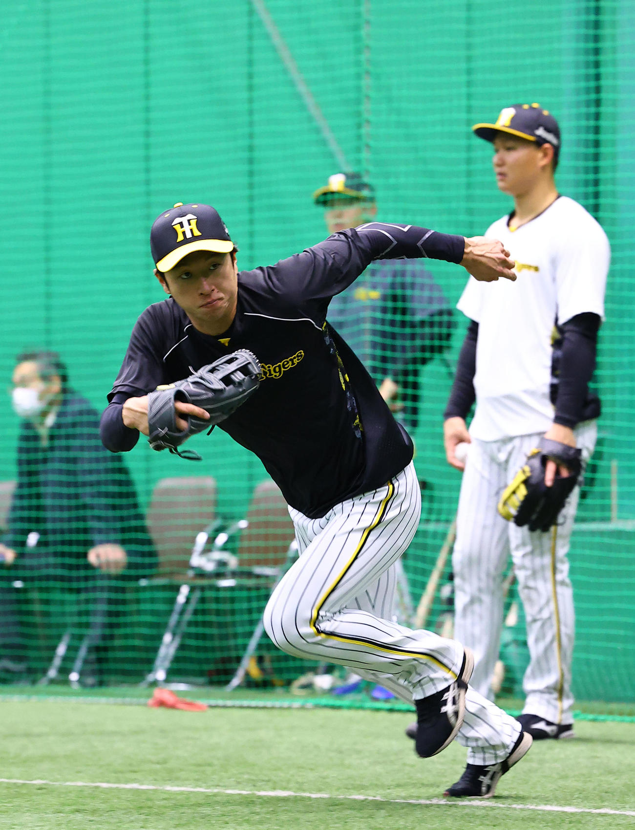 ダッシュする阪神近本（撮影・藤尾明華）