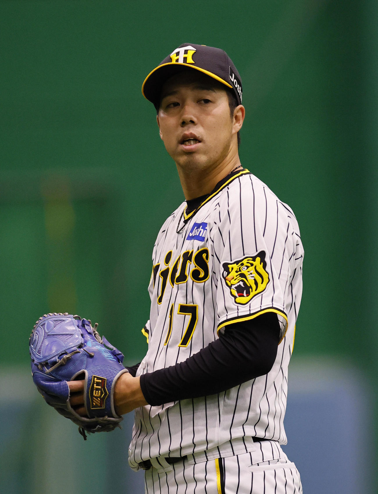 キャッチボールをする阪神青柳（撮影・藤尾明華）