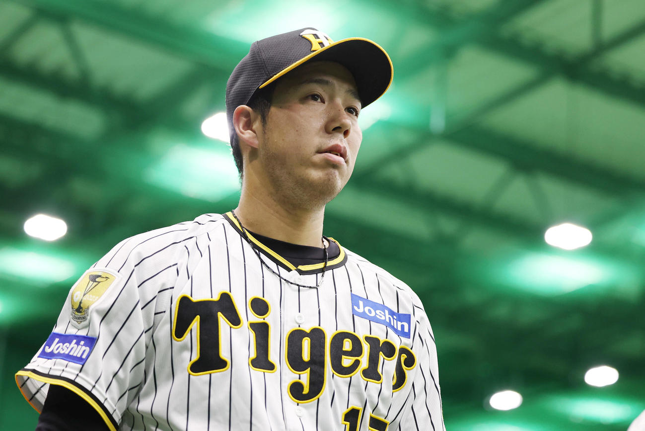 ブルペンで投球練習を行った阪神青柳（撮影・前田充）