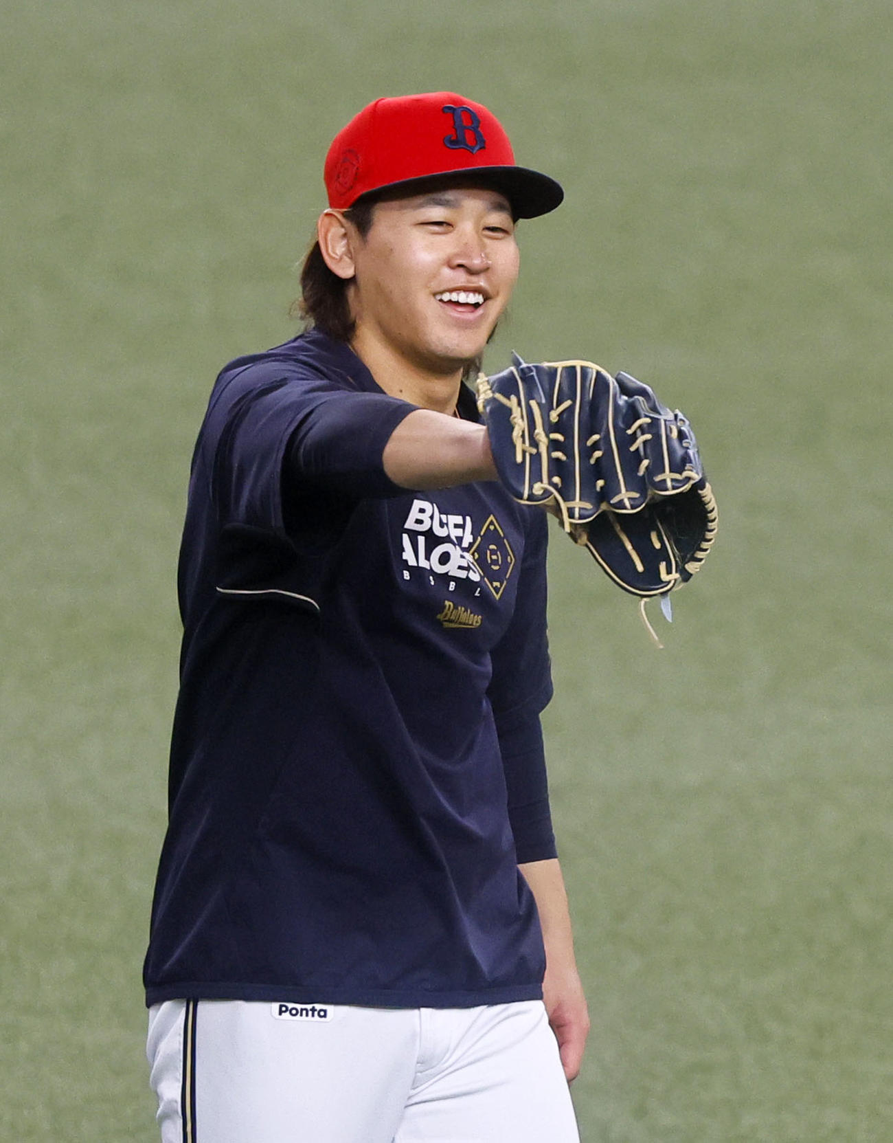 キャッチボールをするオリックス宮城（撮影・藤尾明華）