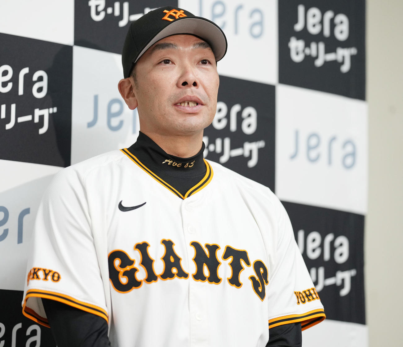 開幕前日共同記者会見に臨む巨人阿部監督（撮影・鈴木みどり）