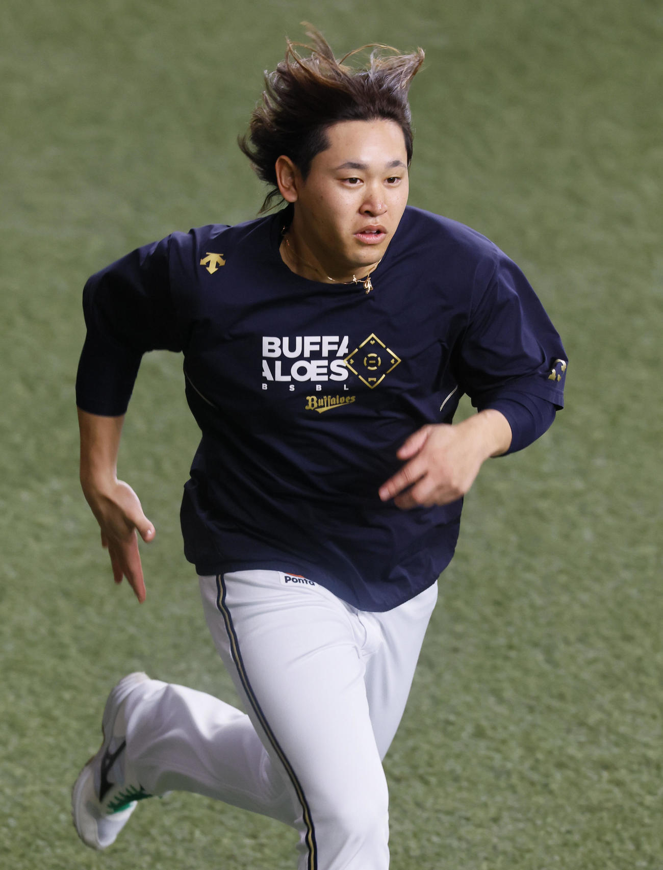 ダッシュするオリックス宮城（撮影・藤尾明華）
