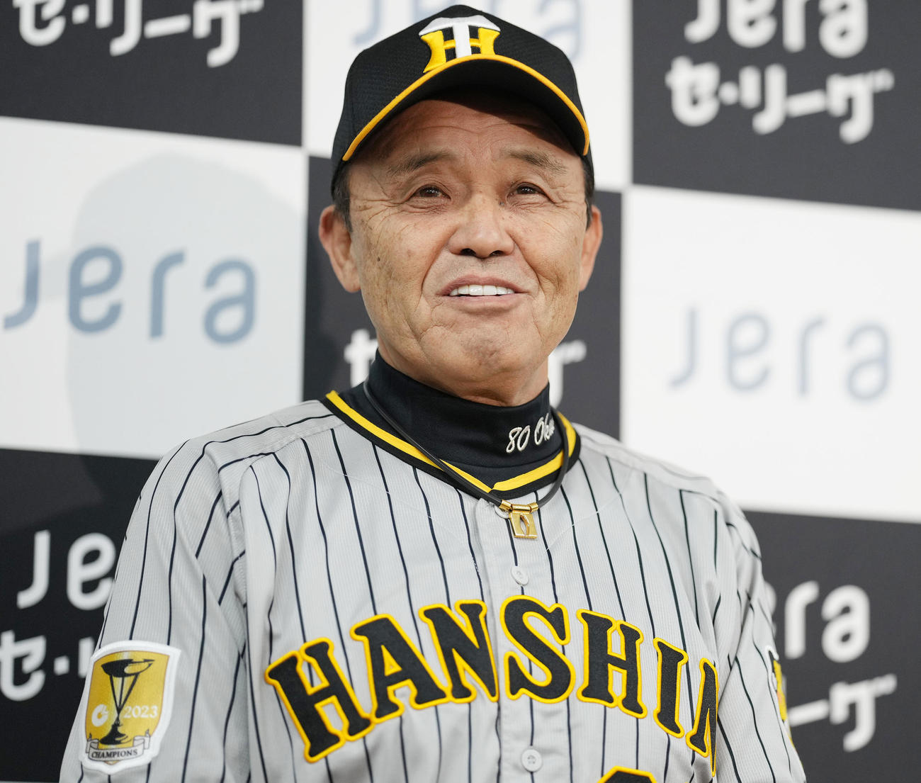 開幕前日共同記者会見に臨む阪神岡田監督（撮影・鈴木みどり）