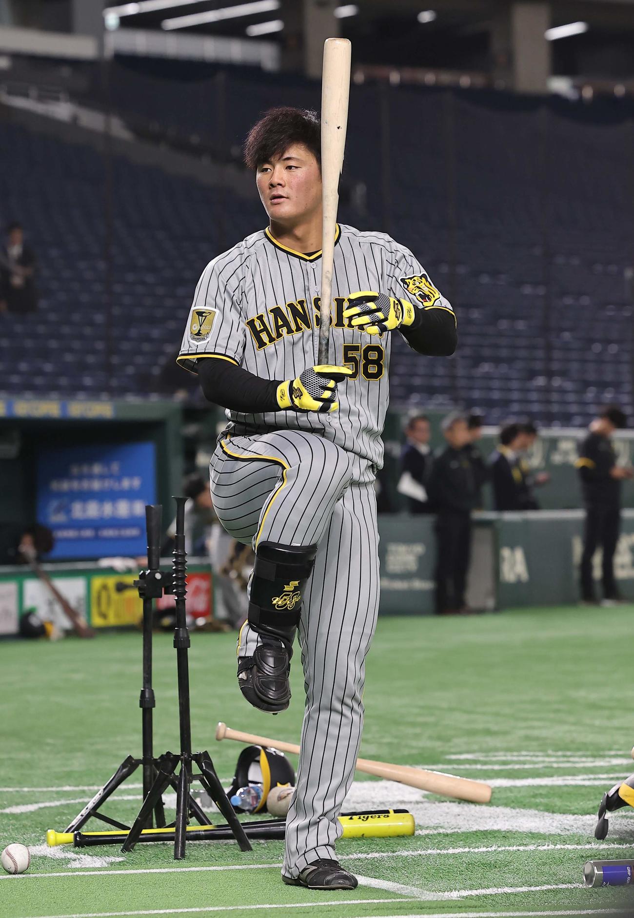 打撃練習をする前川（撮影・上田博志）