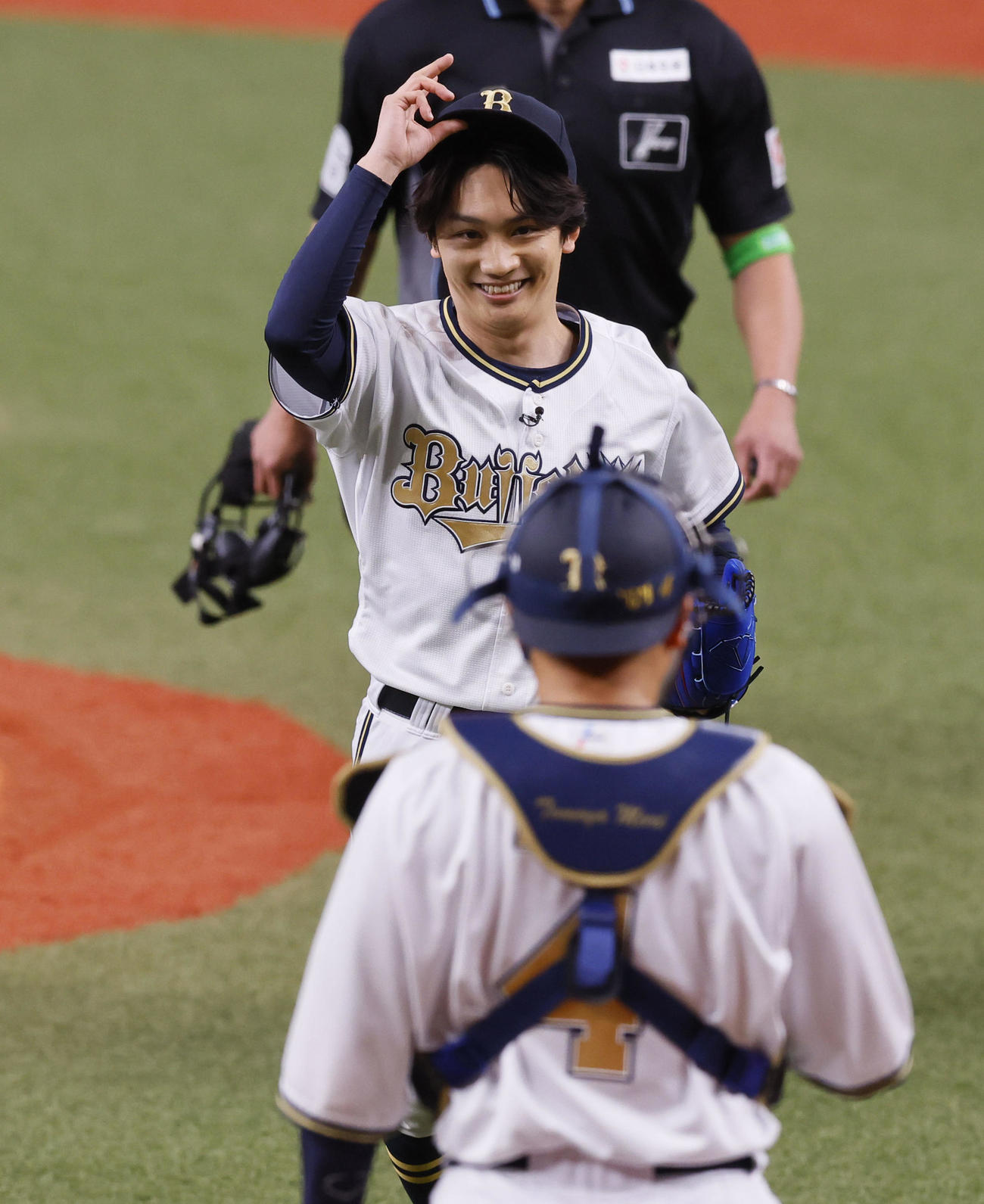 オリックス対ソフトバンク　始球式を務めたなにわ男子の藤原丈一郎（撮影・藤尾明華）
