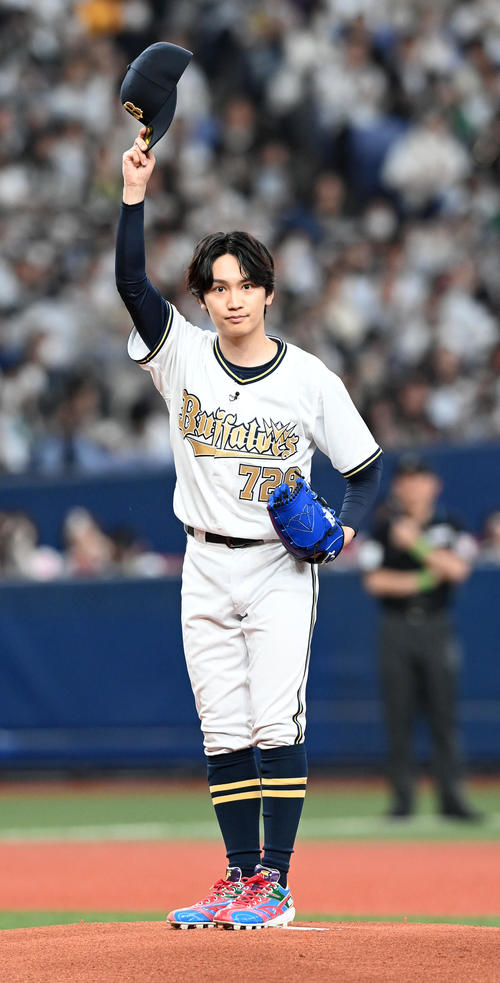 オリックス】なにわ男子・藤原丈一郎が開幕戦始球式でストライク投球