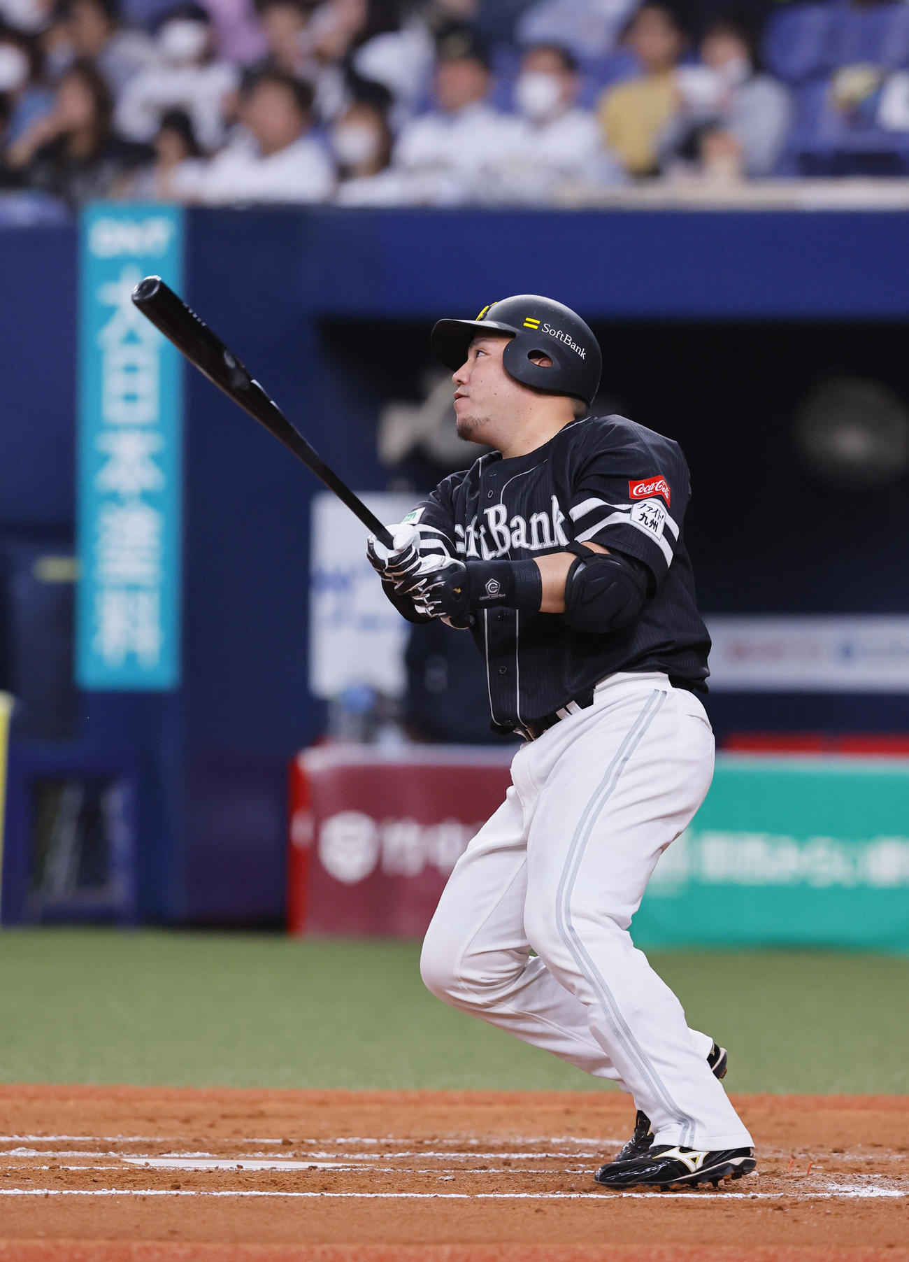 オリックス対ソフトバンク　7回表ソフトバンク無死、山川は中越えに本塁打を放つ（撮影・藤尾明華）