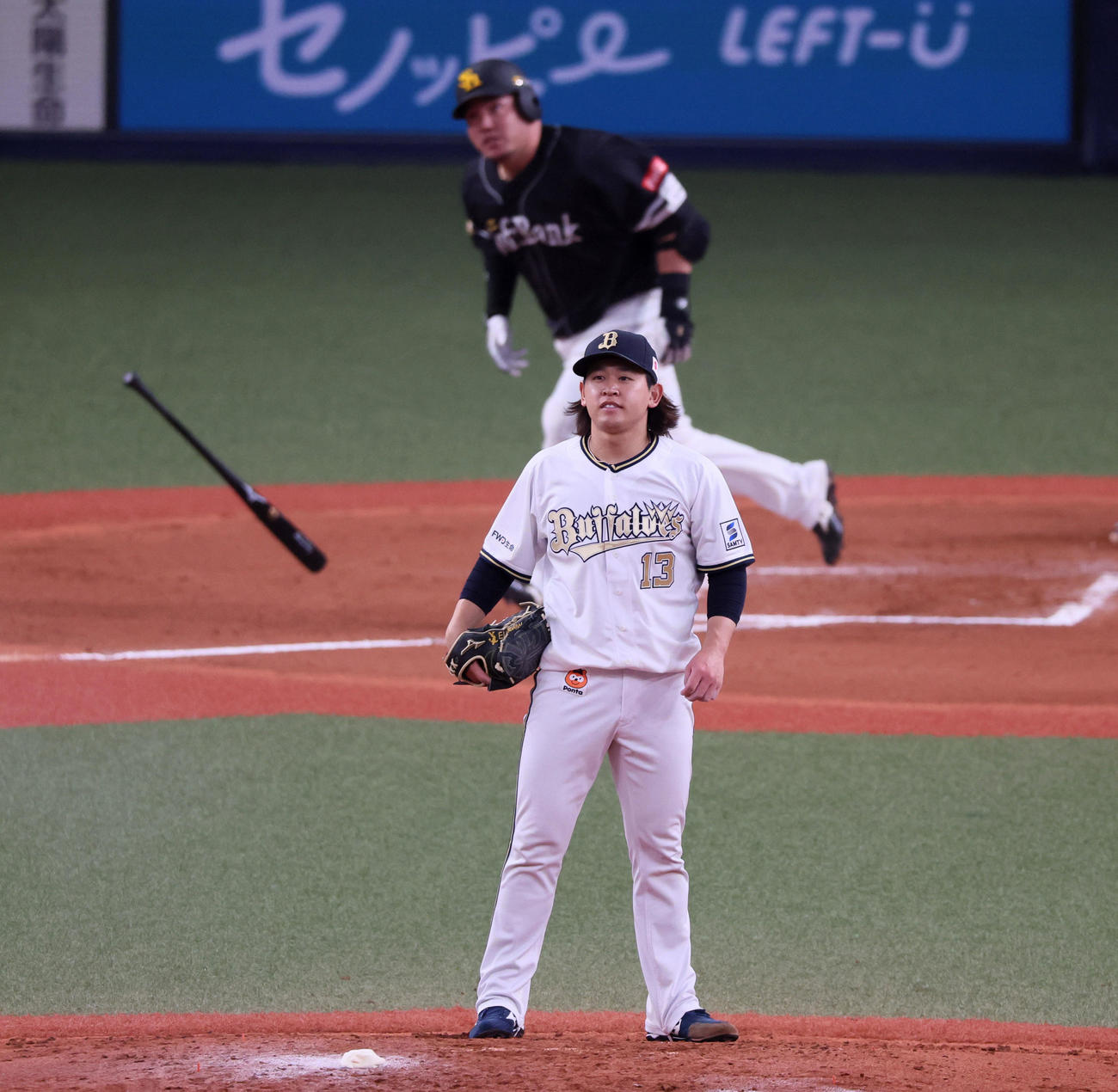 オリックス対ソフトバンク　7回表ソフトバンク無死、宮城は山川に右越えソロ本塁打を浴びる（撮影・加藤哉）