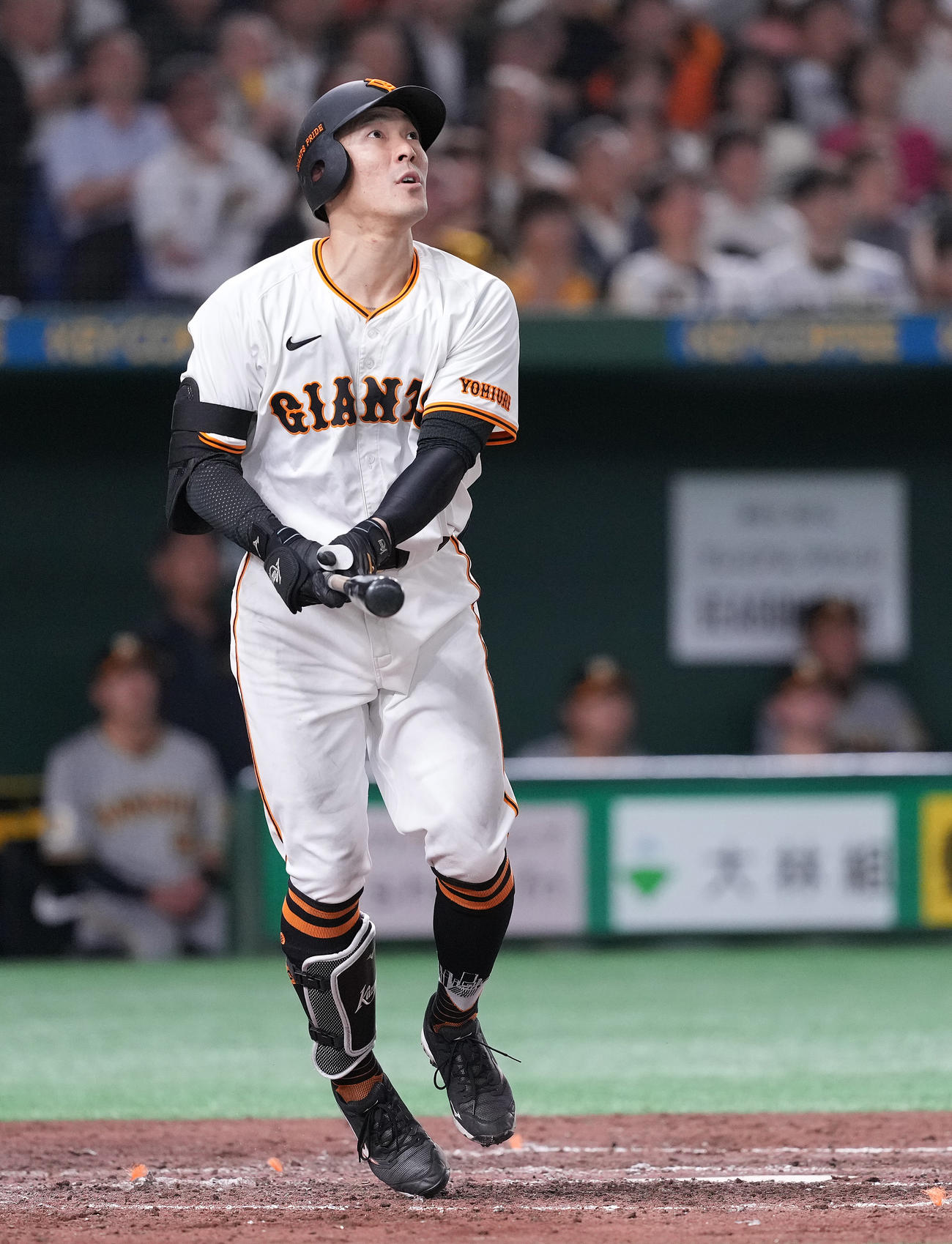 巨人対阪神　5回裏巨人2死二塁、右越え2点本塁打を放つ梶谷（撮影・鈴木みどり）