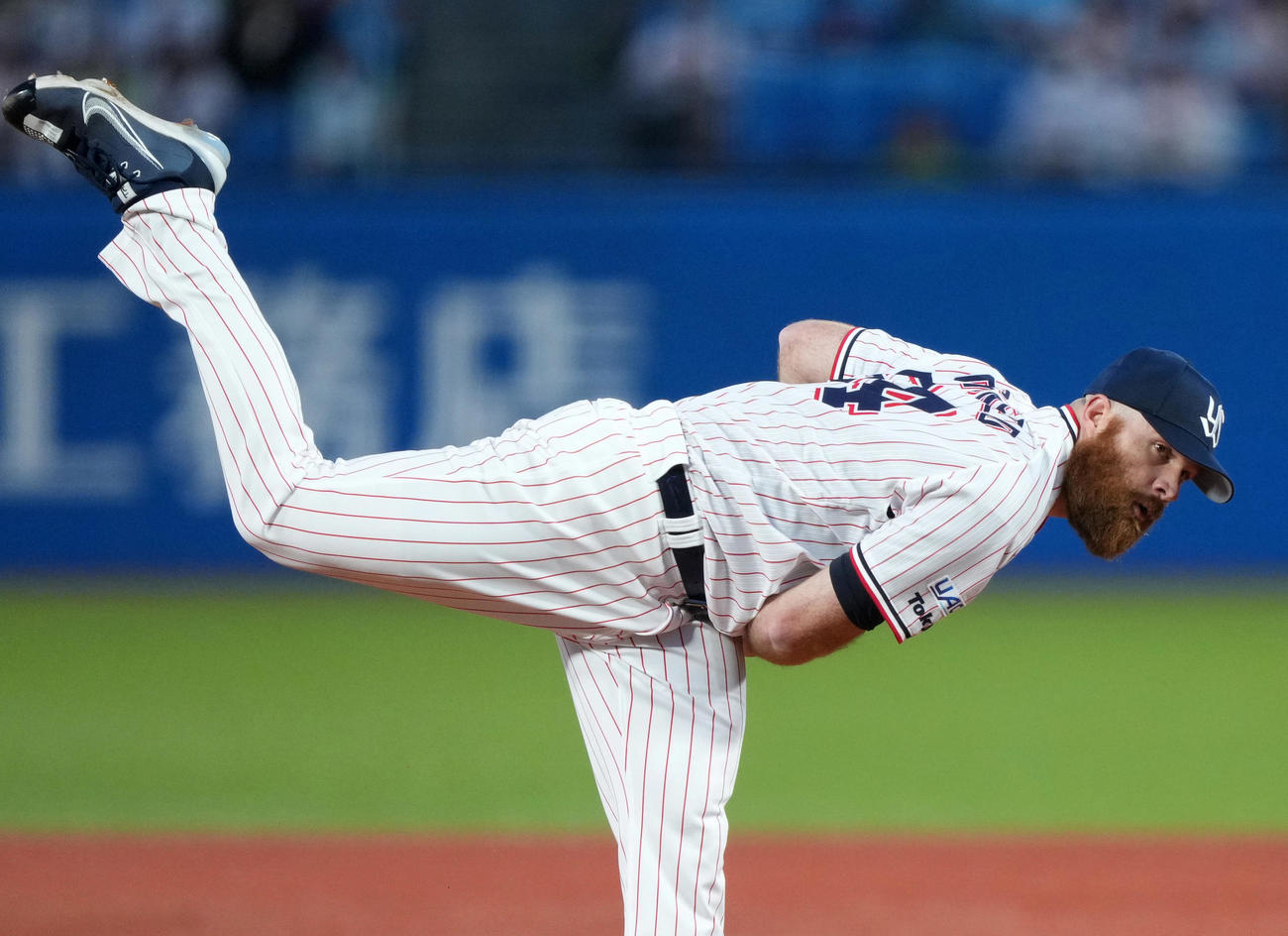 ヤクルト対中日　力投するヤクルト先発のサイスニード（撮影・横山健太）